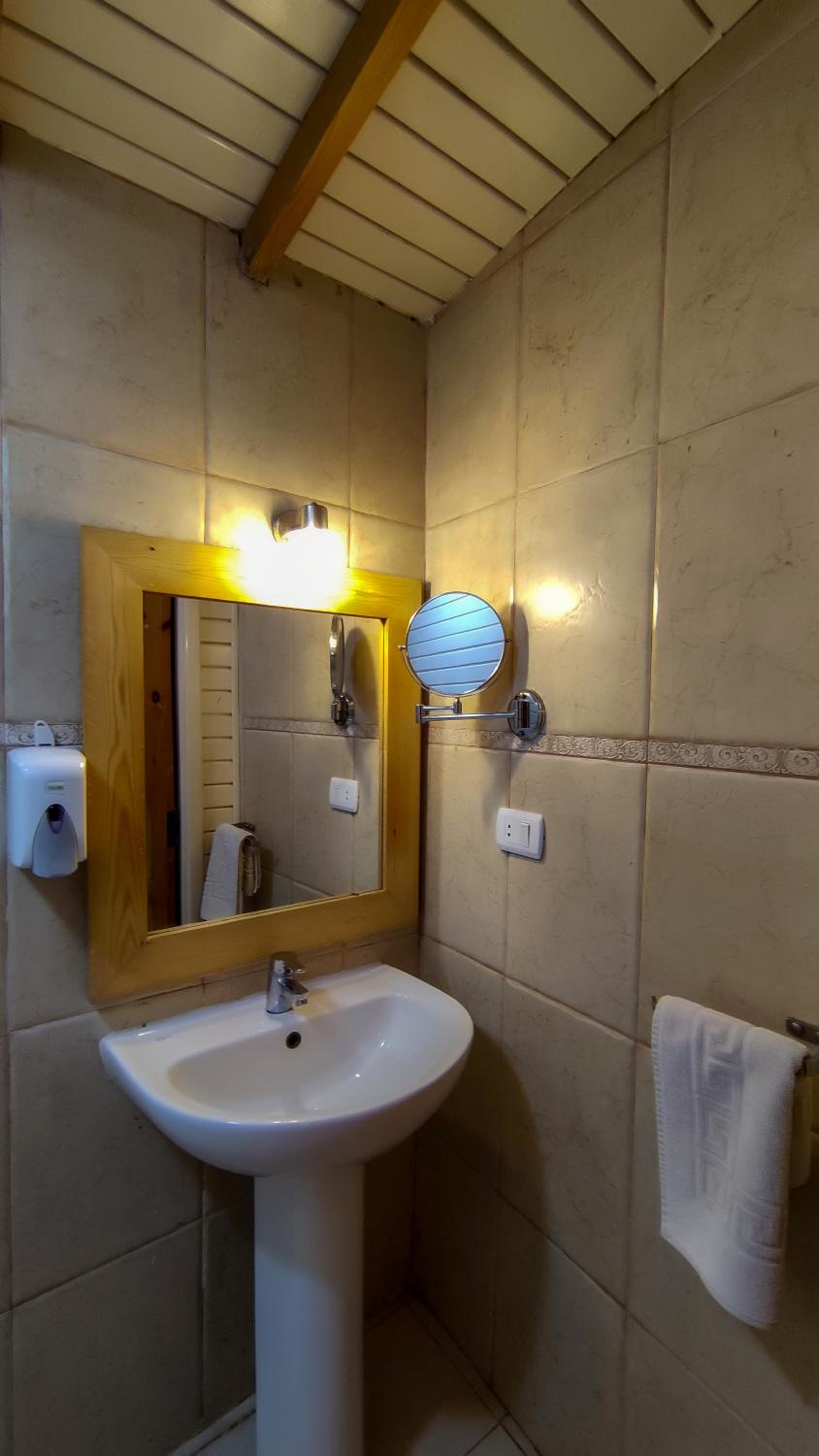 Shams Hotel & Dive Centre