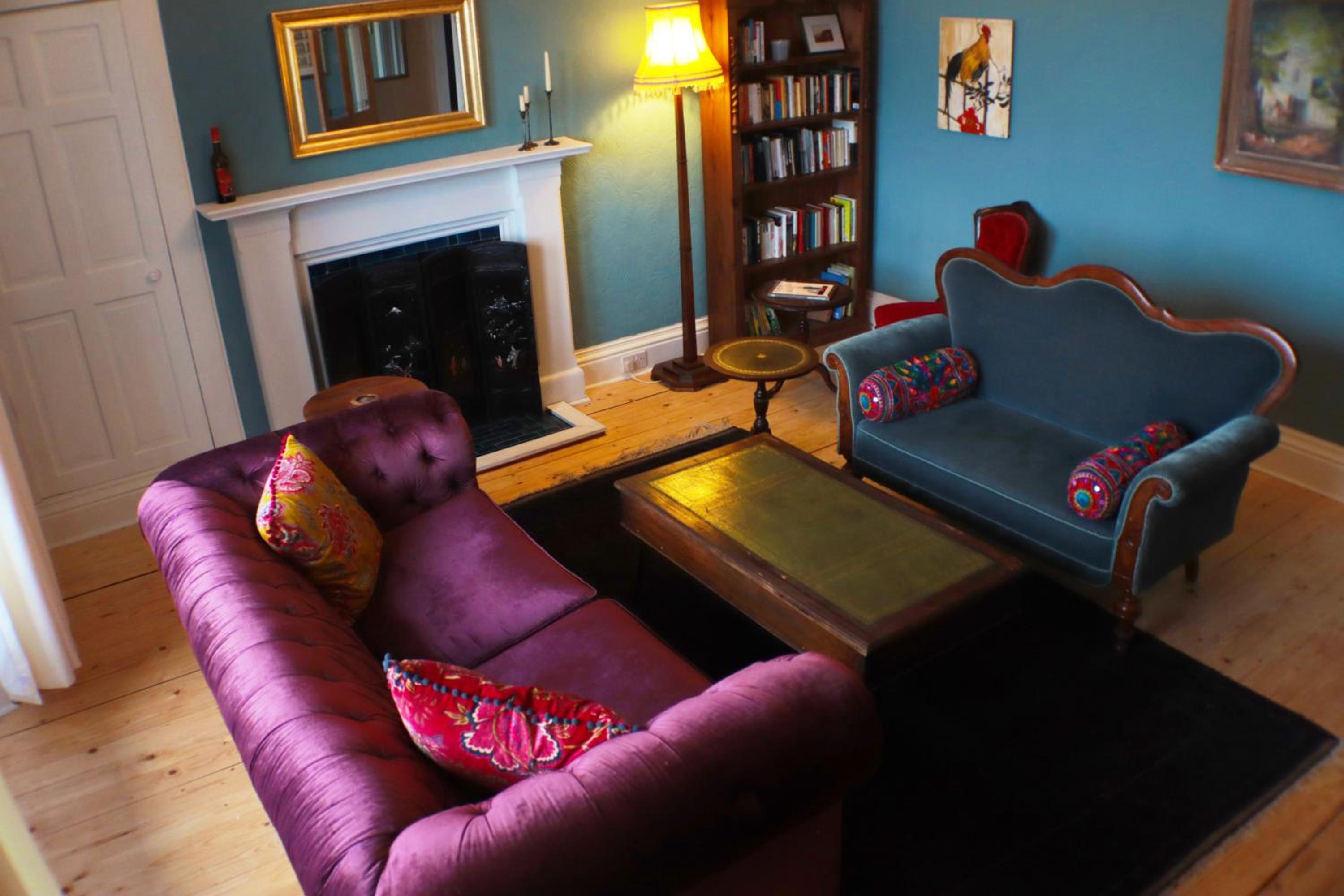 Grand top floor apartment in the Royal Bank House view 5