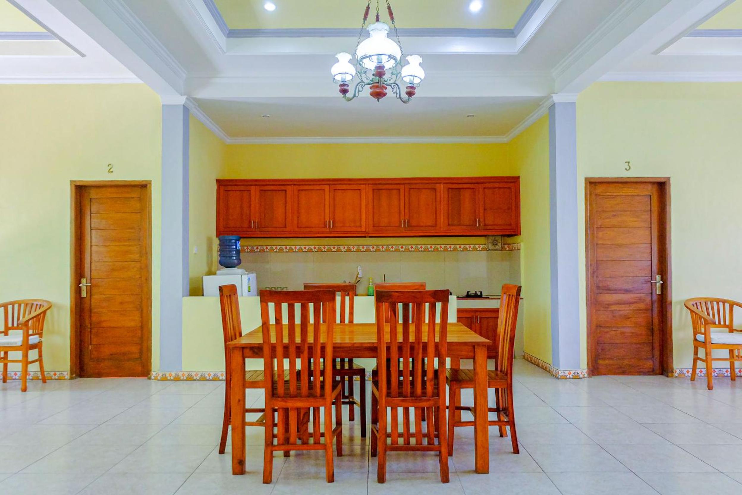 Adi Homestay