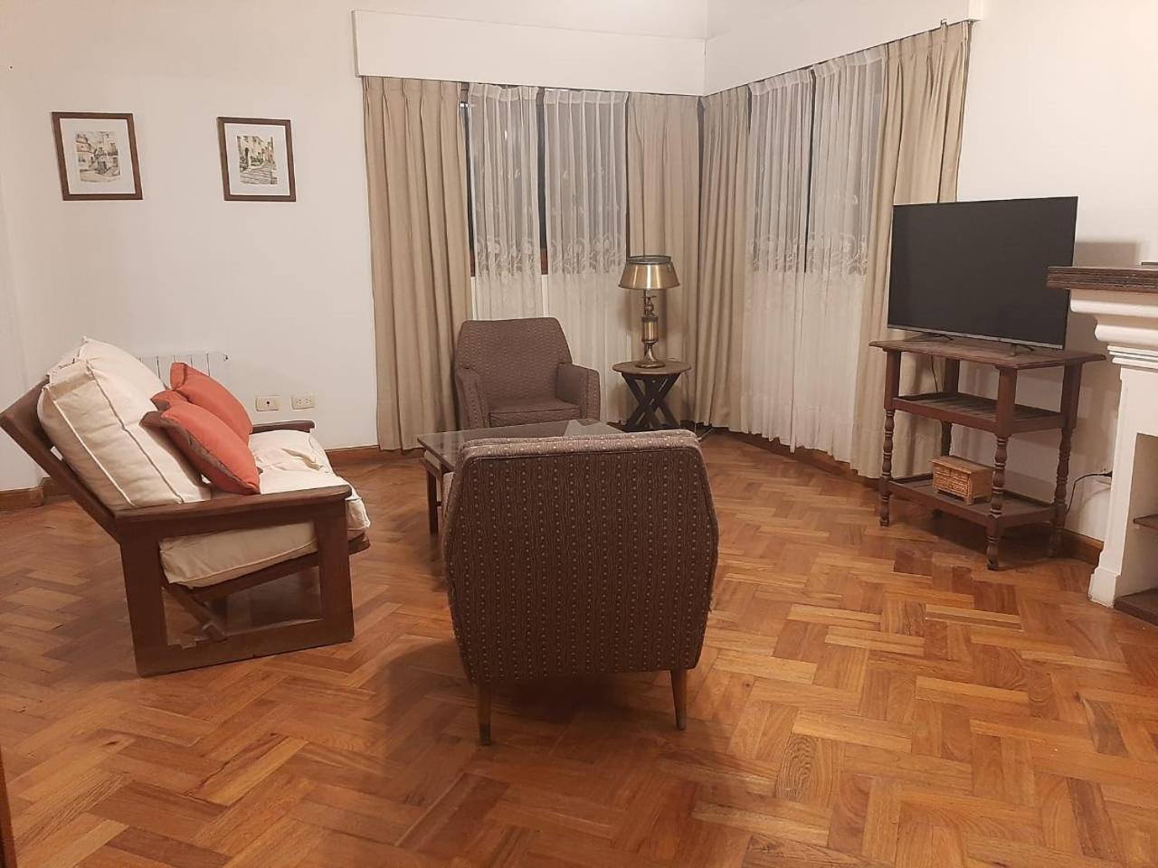 Casa frente al parque San Martín zona residencial