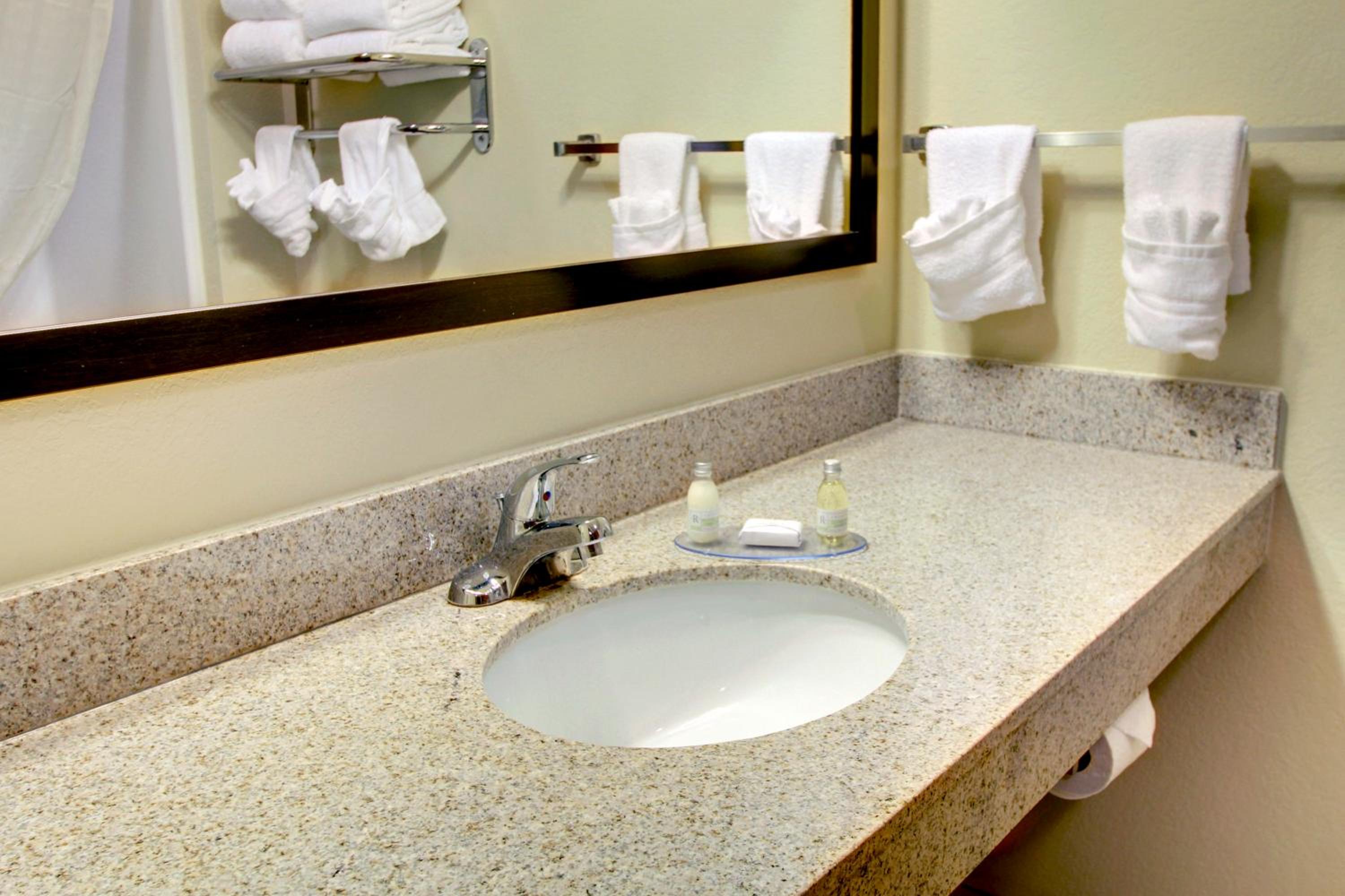 Cobblestone Inn & Suites Steele