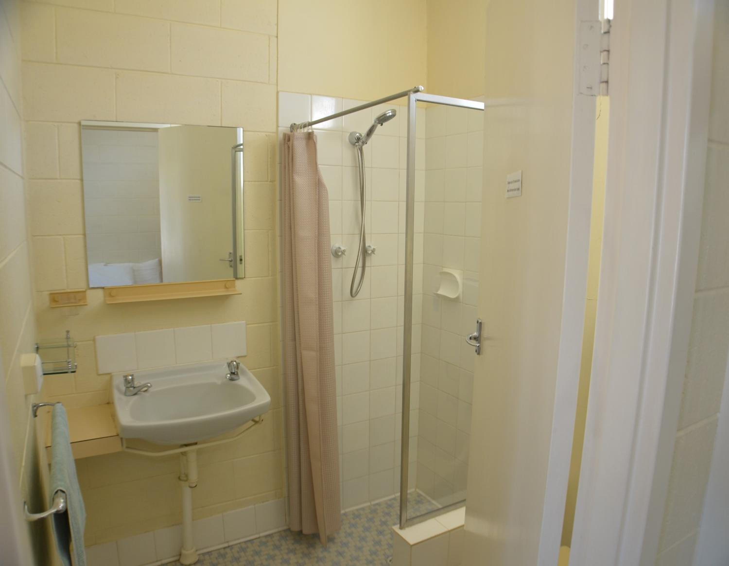 Glossop Motel