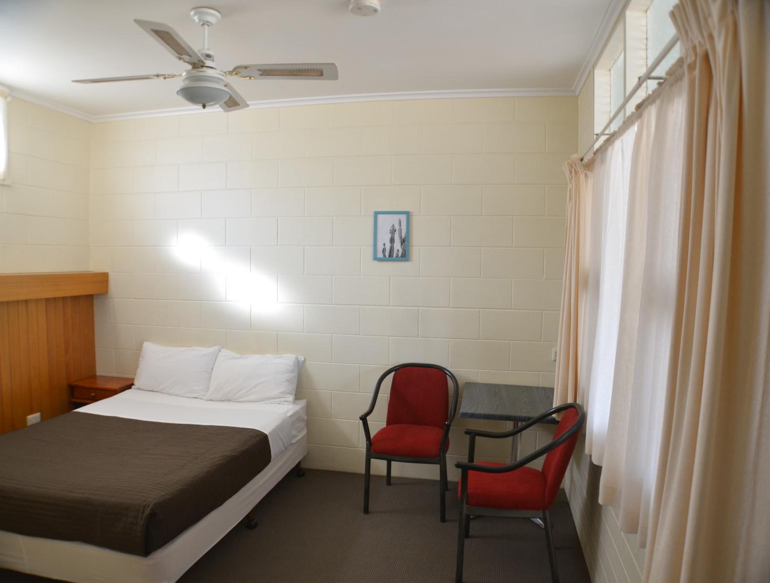 Glossop Motel