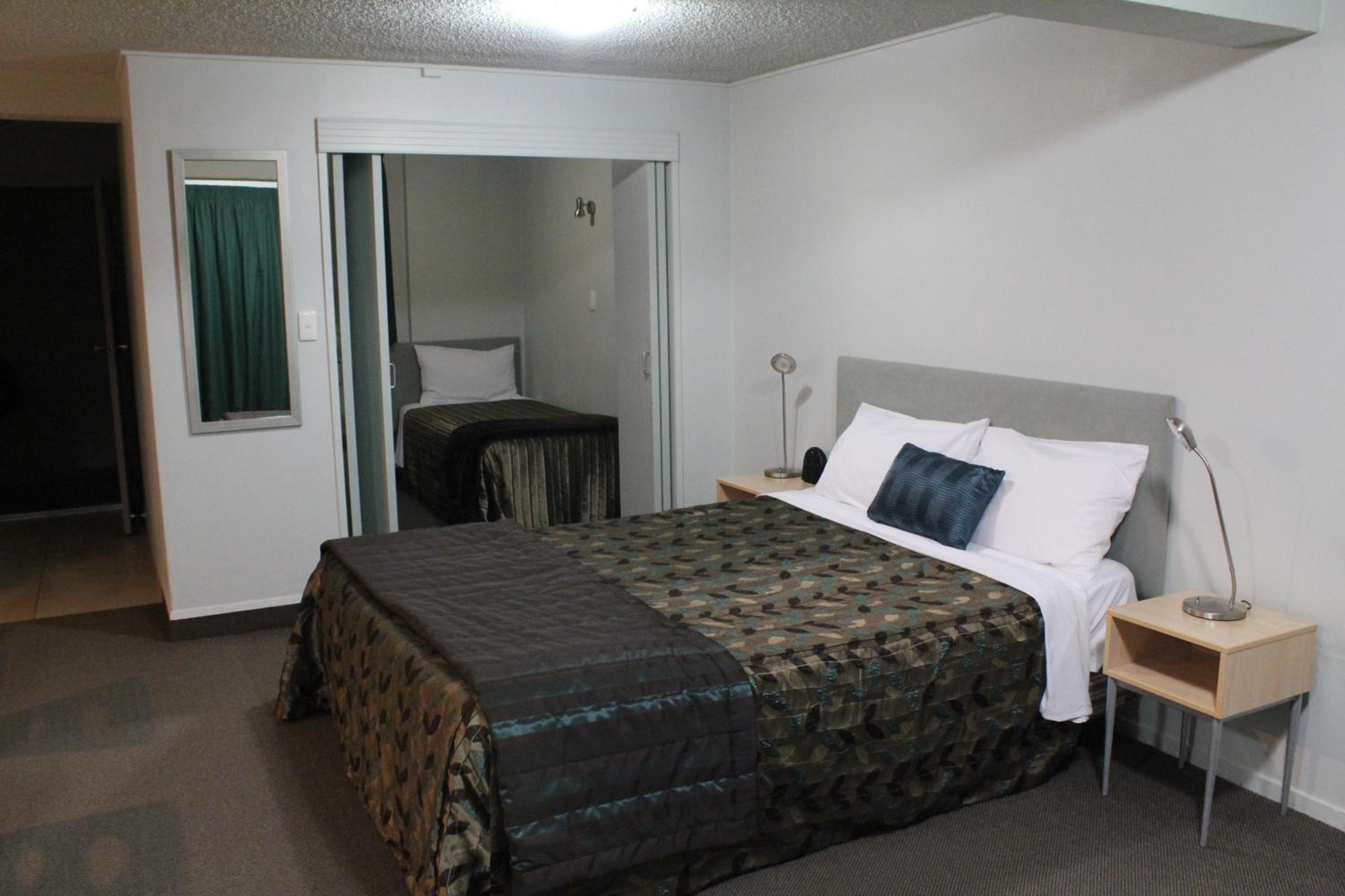 Edgewater Motor Lodge
