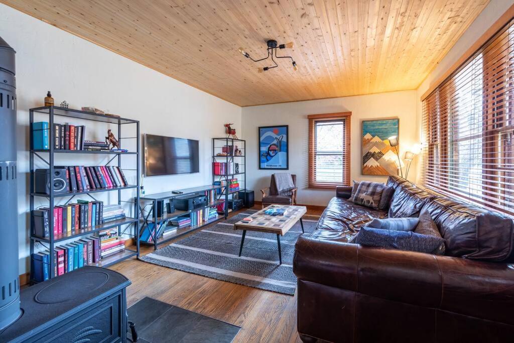 Golden Vacations - Knotty Pine Lodge - Property Image 14