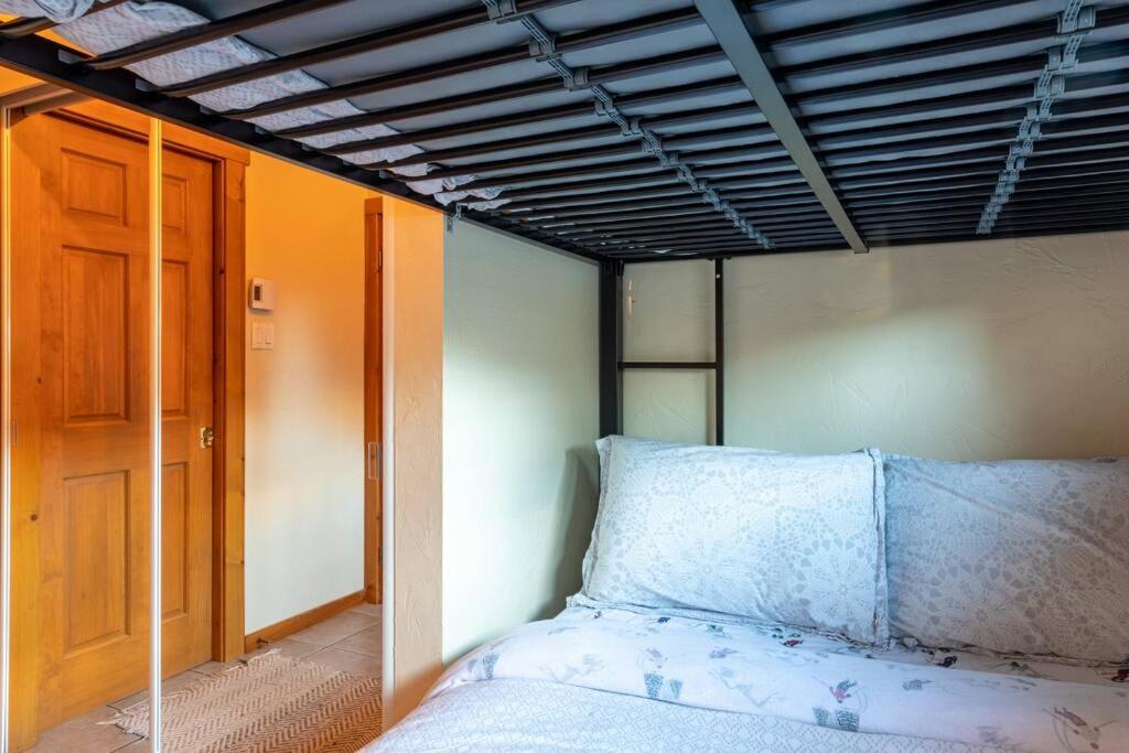 Golden Vacations - Knotty Pine Lodge - Property Image 10