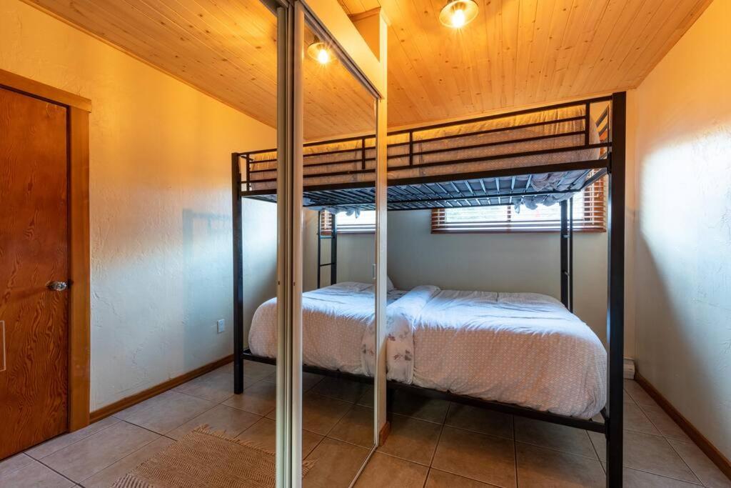 Golden Vacations - Knotty Pine Lodge - Property Image 9