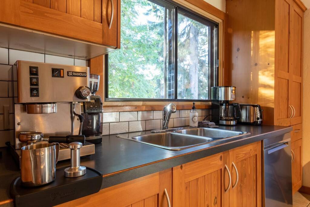 Golden Vacations - Knotty Pine Lodge - Property Image 3