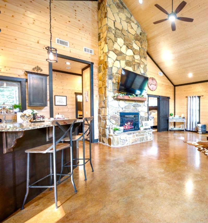 Knotty and Nice Luxury Cabin view 4