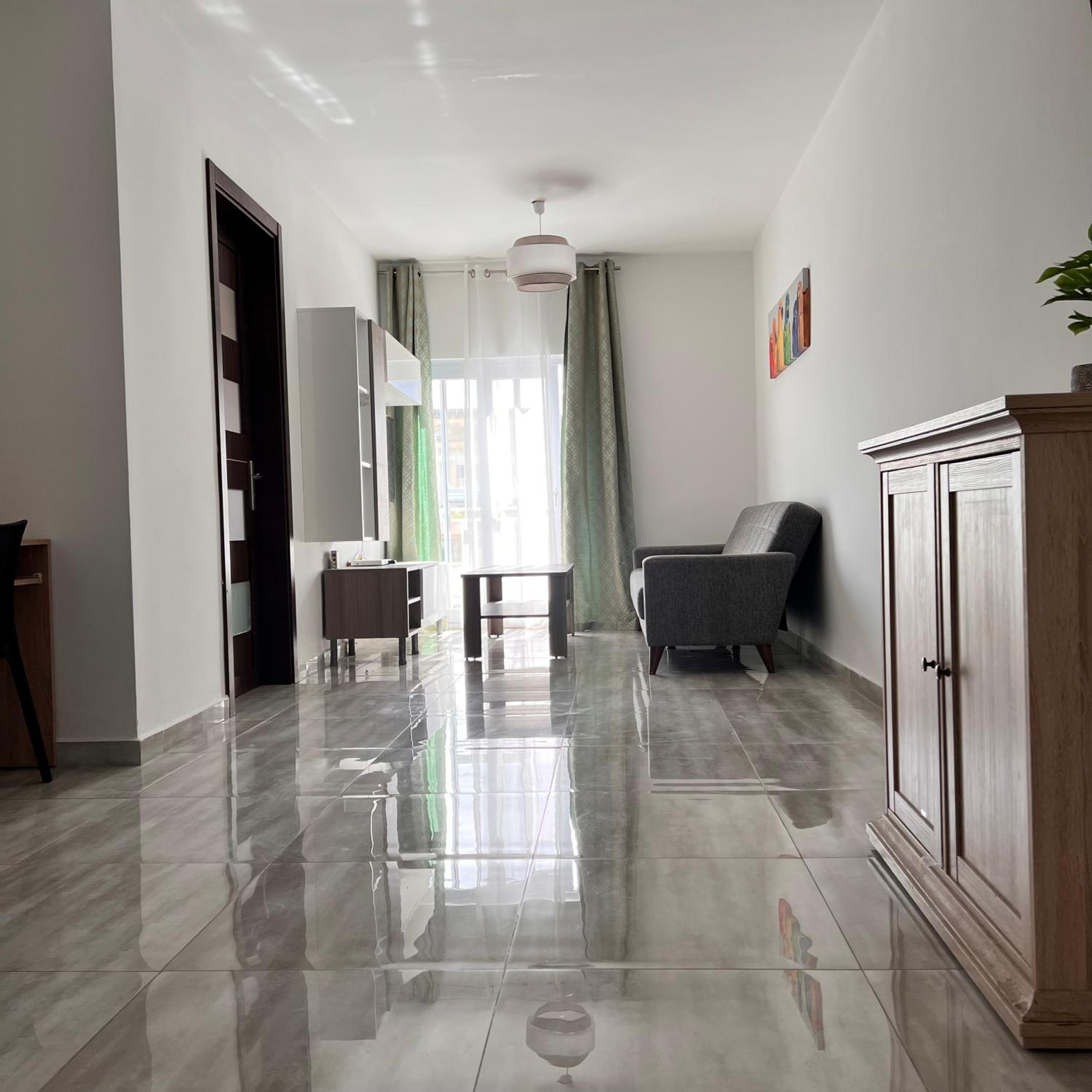 F5 Room 1, Private Double room with private bathroom and balcony in shared Flat view 2