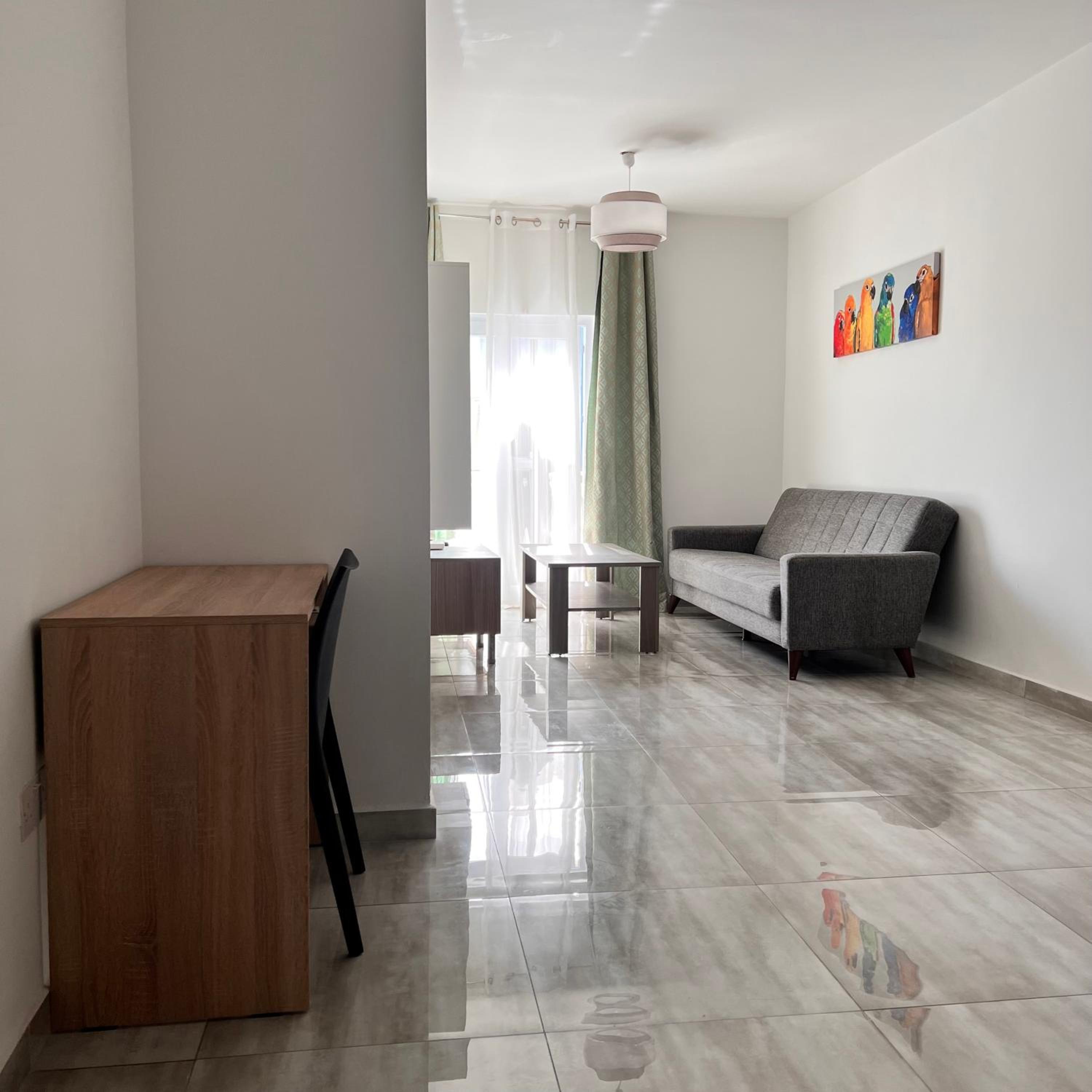 F5 Room 1, Private Double room with private bathroom and balcony in shared Flat view 3