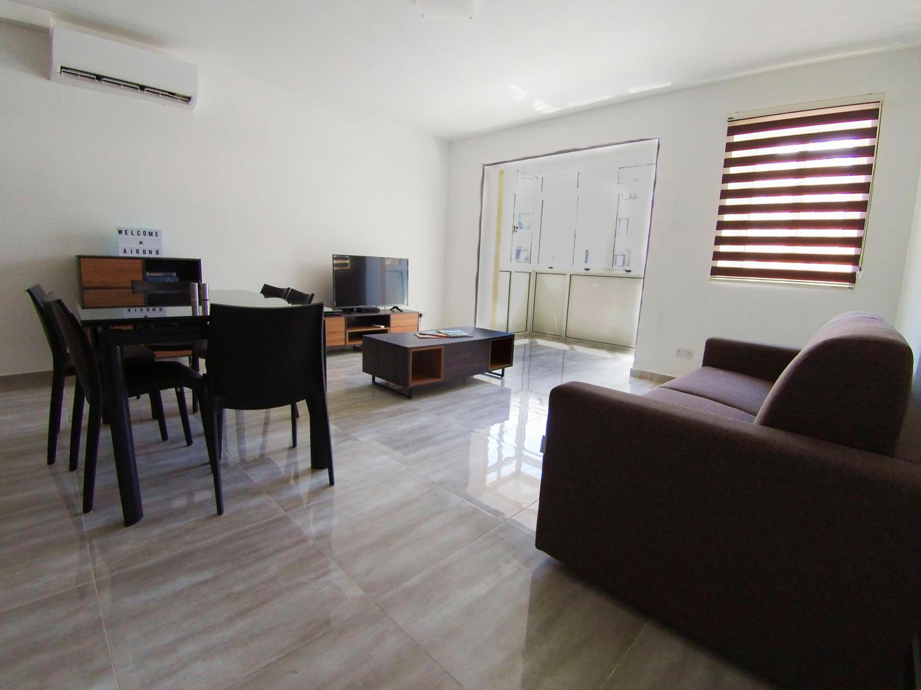 F7 Room 1, Private Double room with private bathroom in shared Flat view 2