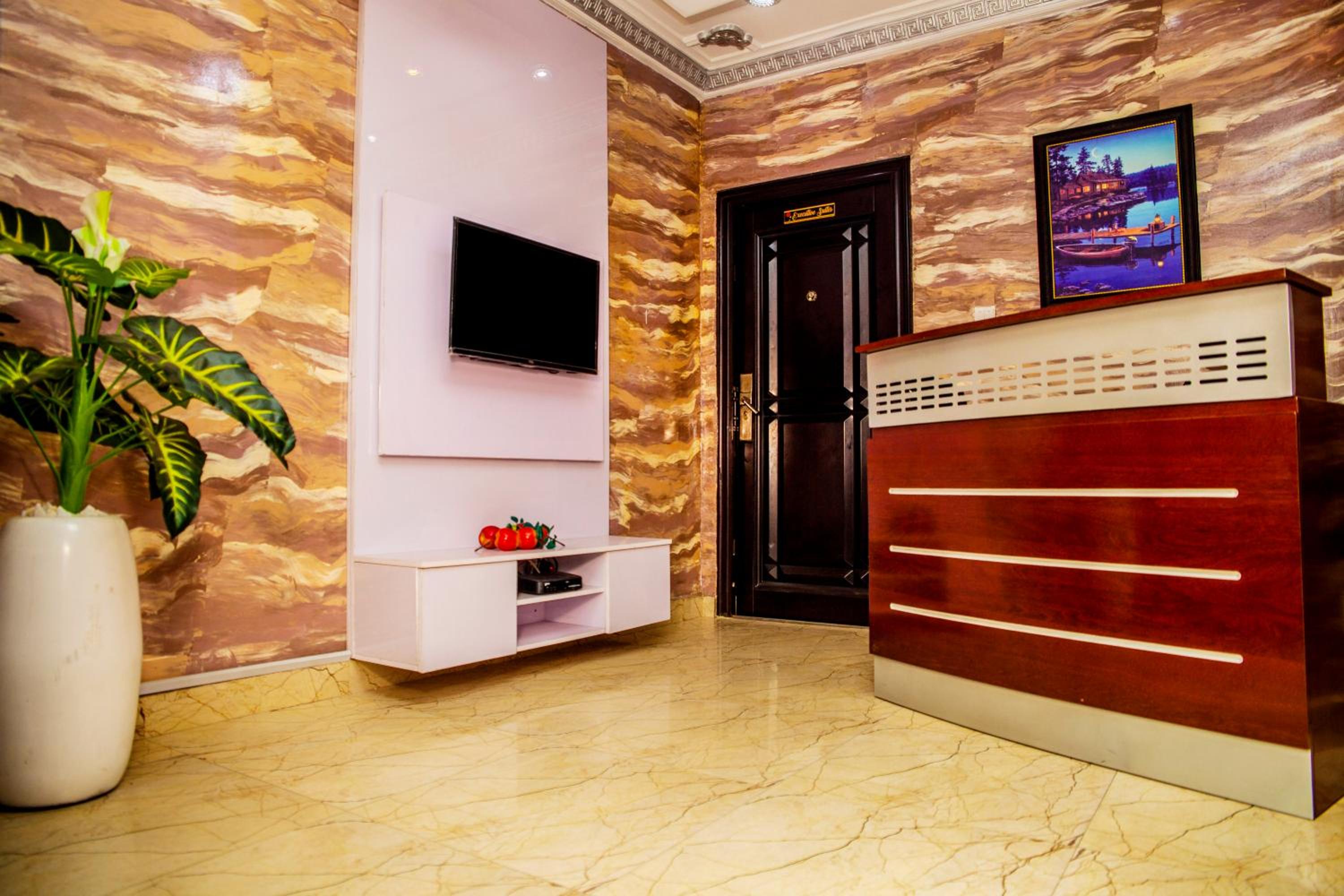 Tobby Royal Suites view 3