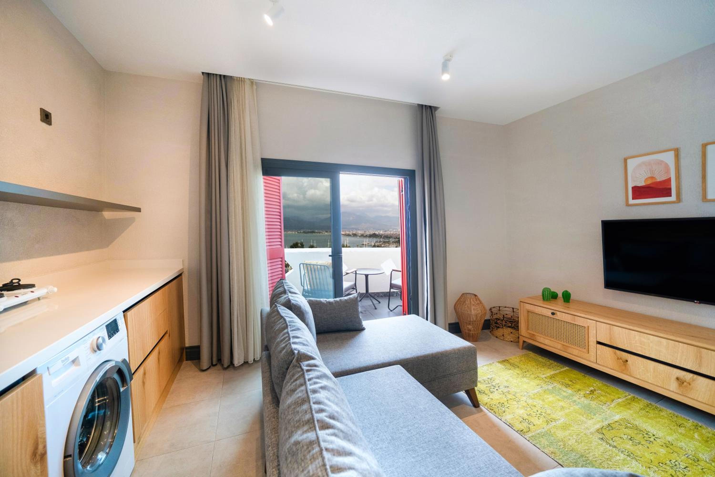 Reddoors Suites Deniz Manzaralı - Image 24