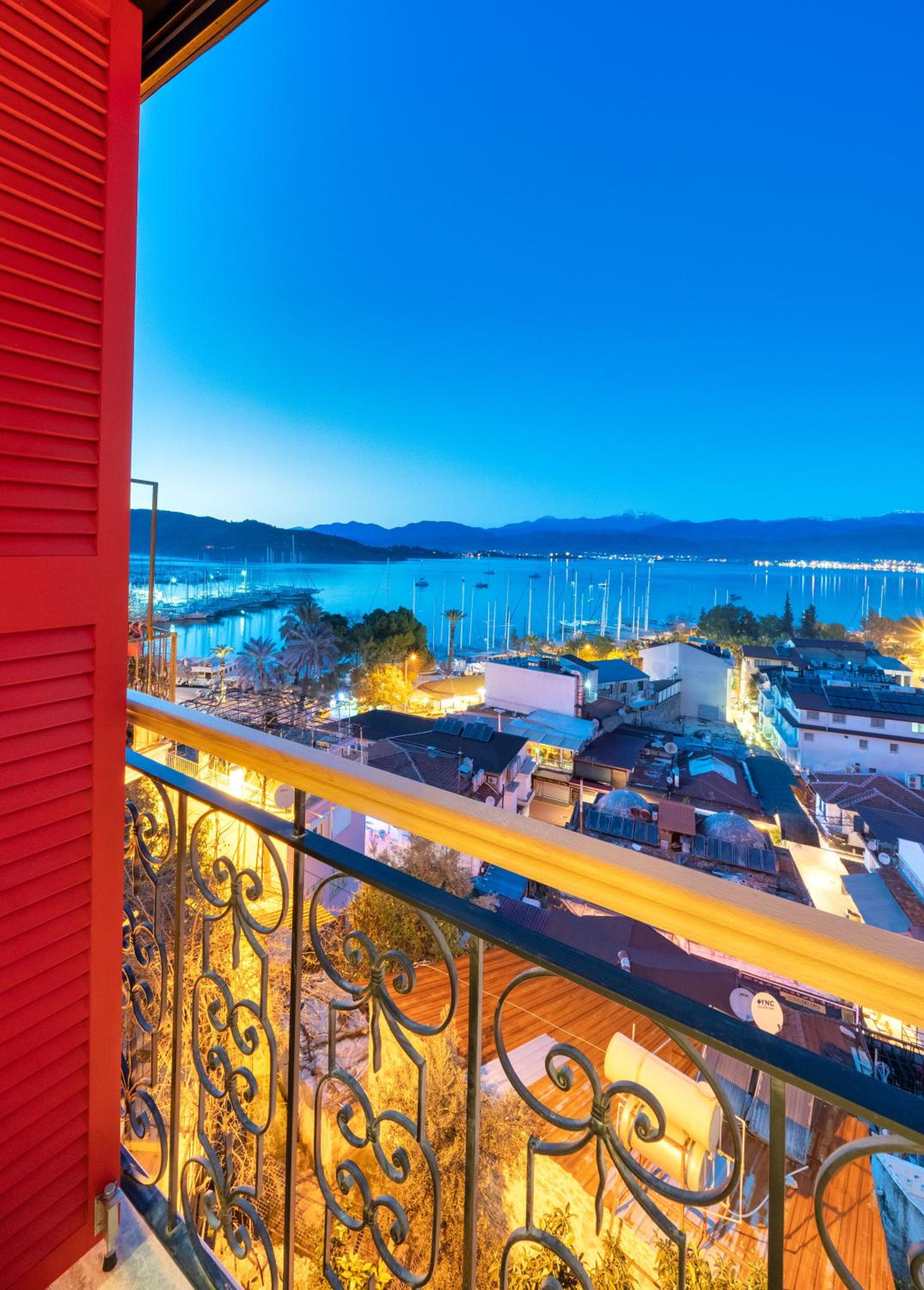 Reddoors Suites Deniz Manzaralı - Image 32