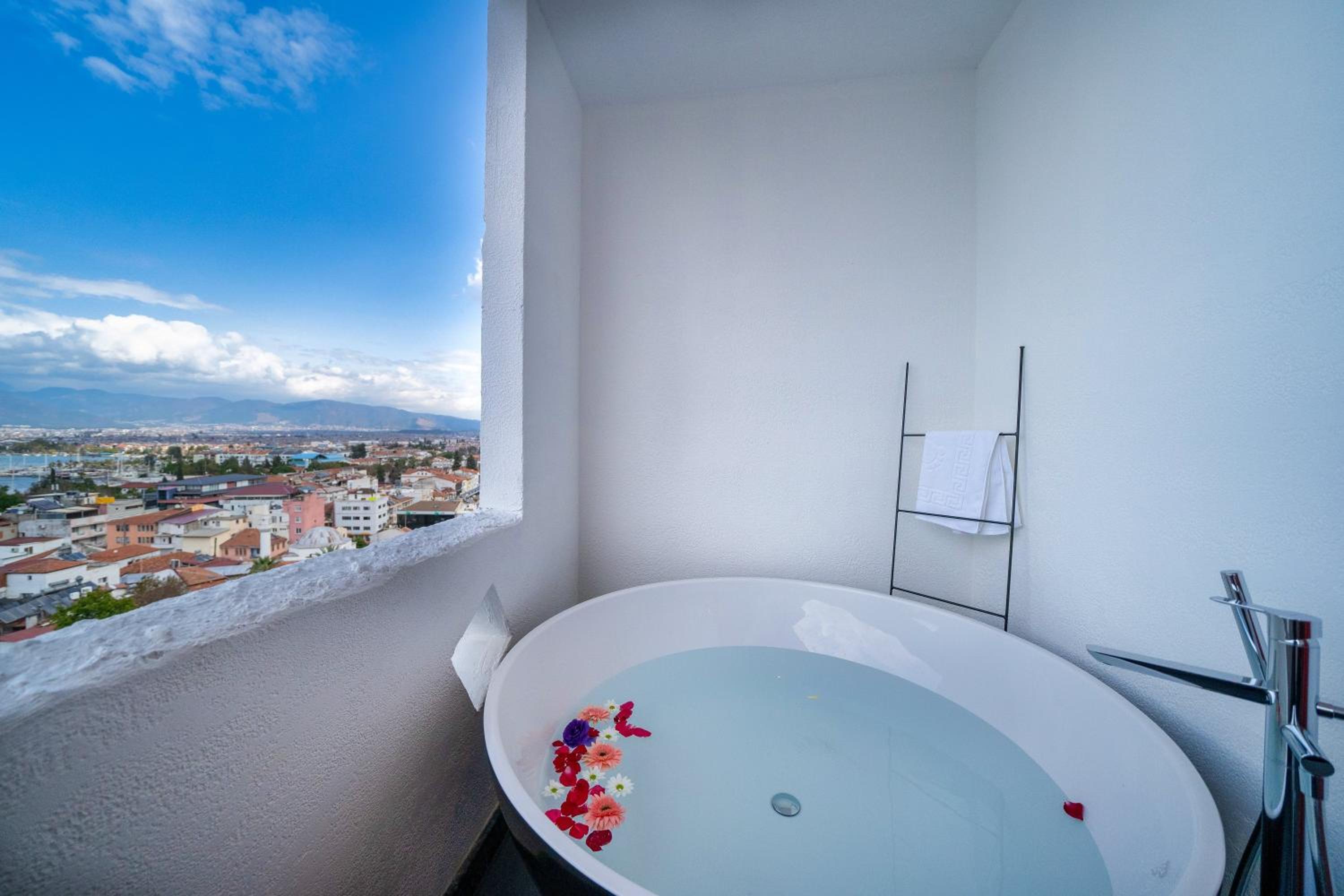 Reddoors Suites Deniz Manzaralı - Image 36