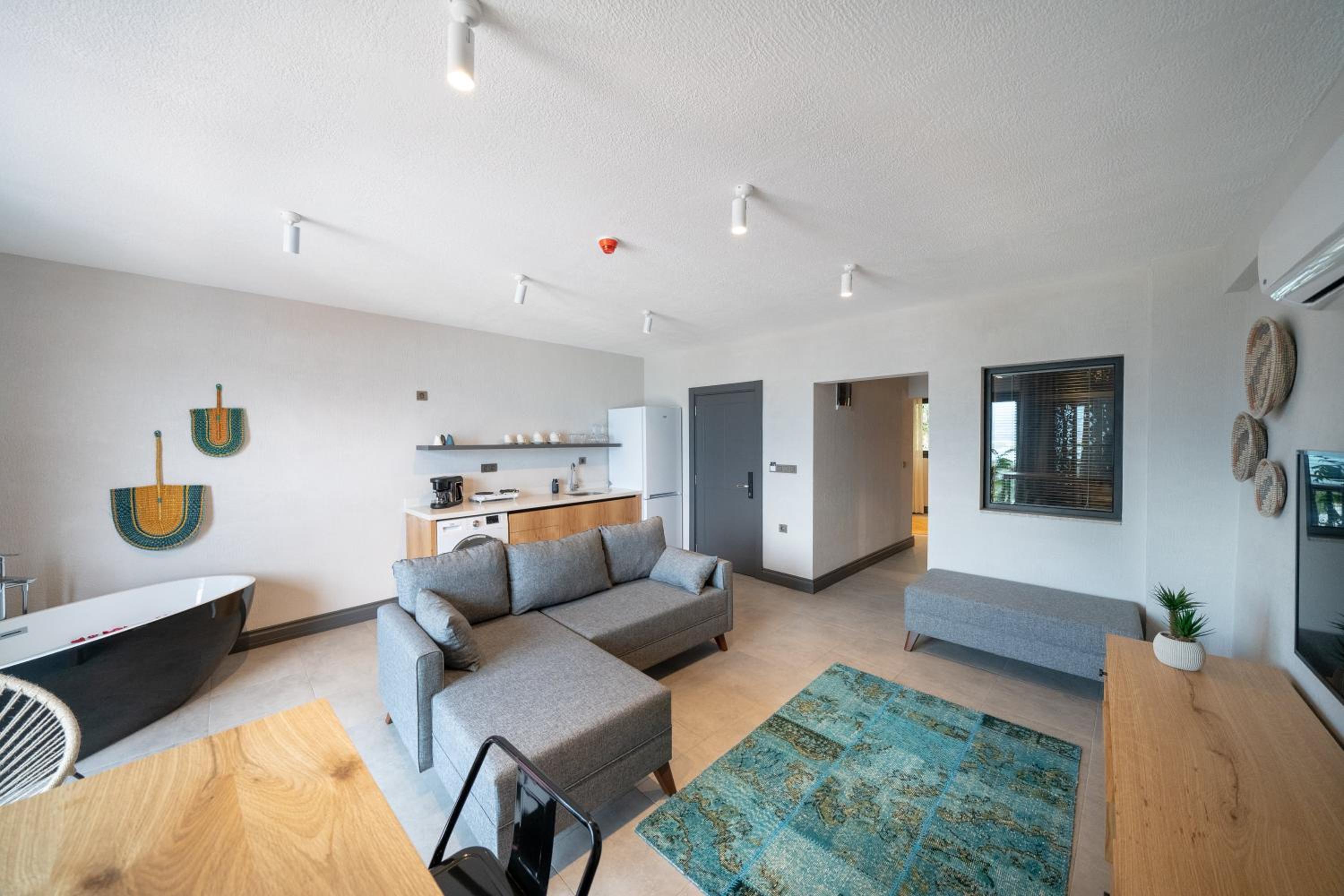 Reddoors Suites Deniz Manzaralı - Image 11