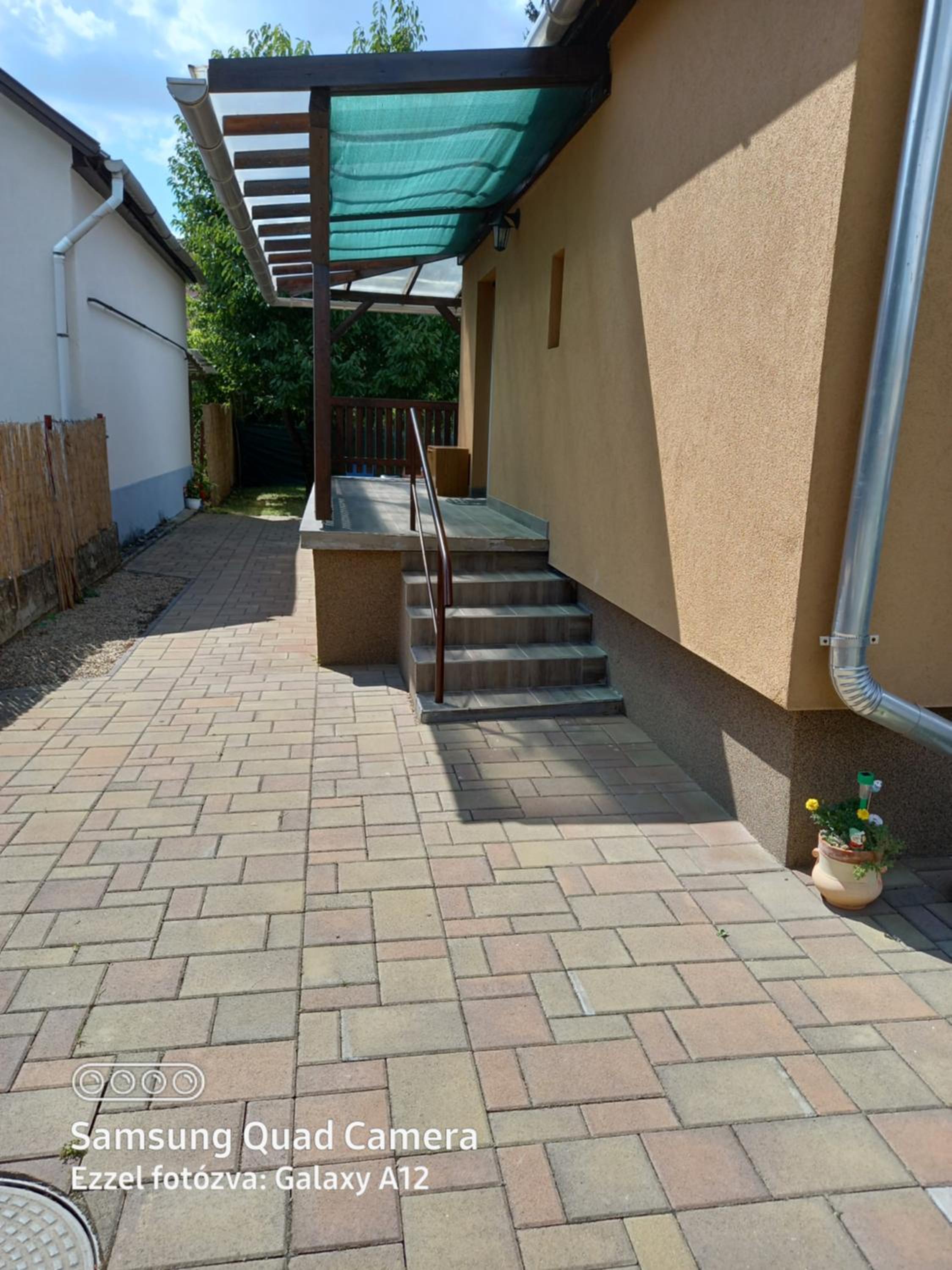 Írisz Apartman