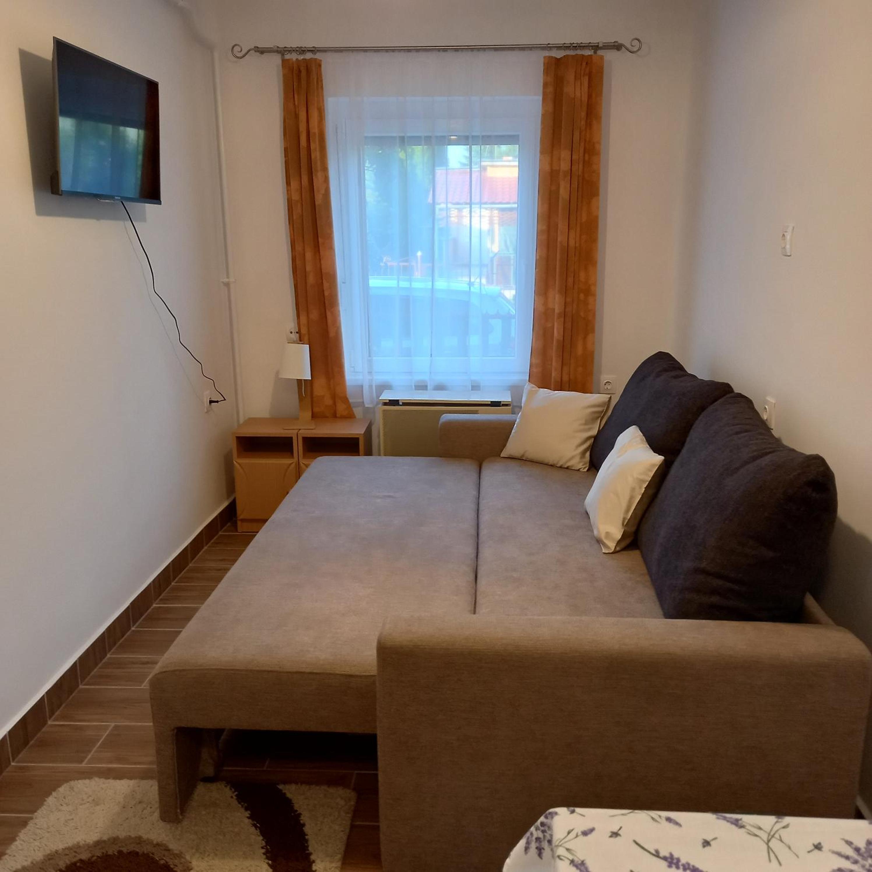 Írisz Apartman