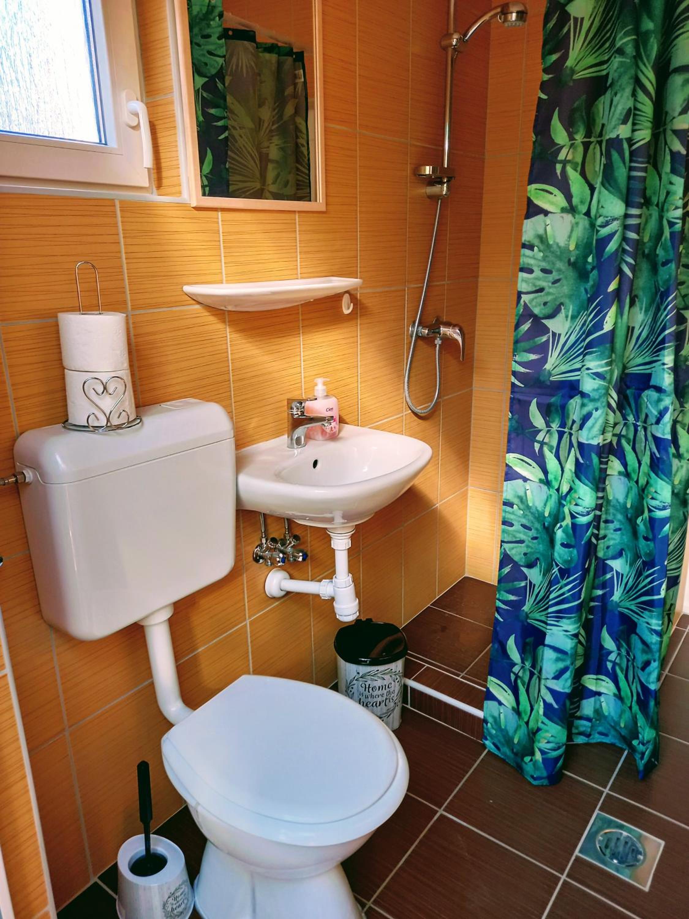 Írisz Apartman