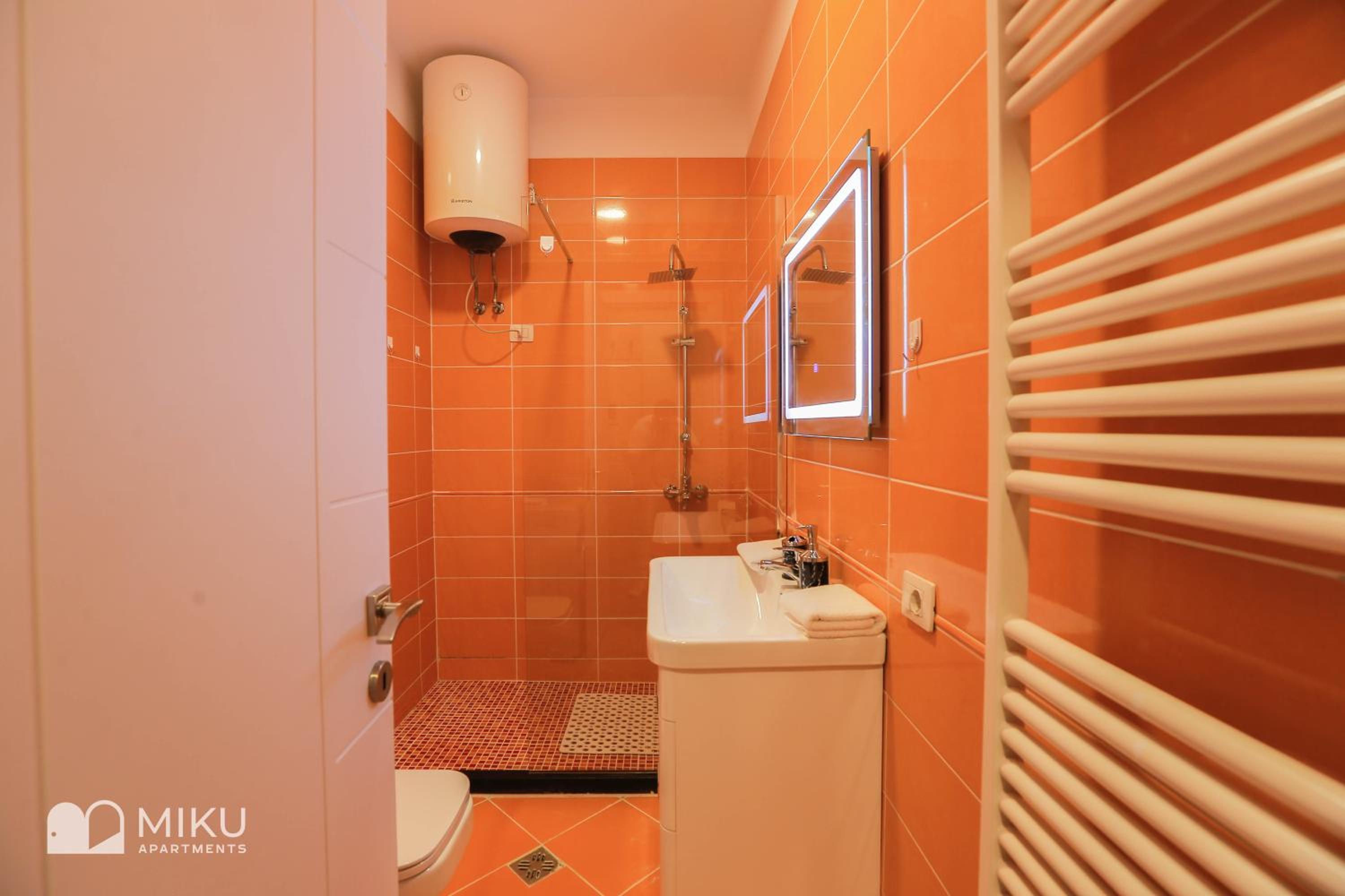 Miku Apartment - Perfect 1Bedroom At Komuna e Parisit