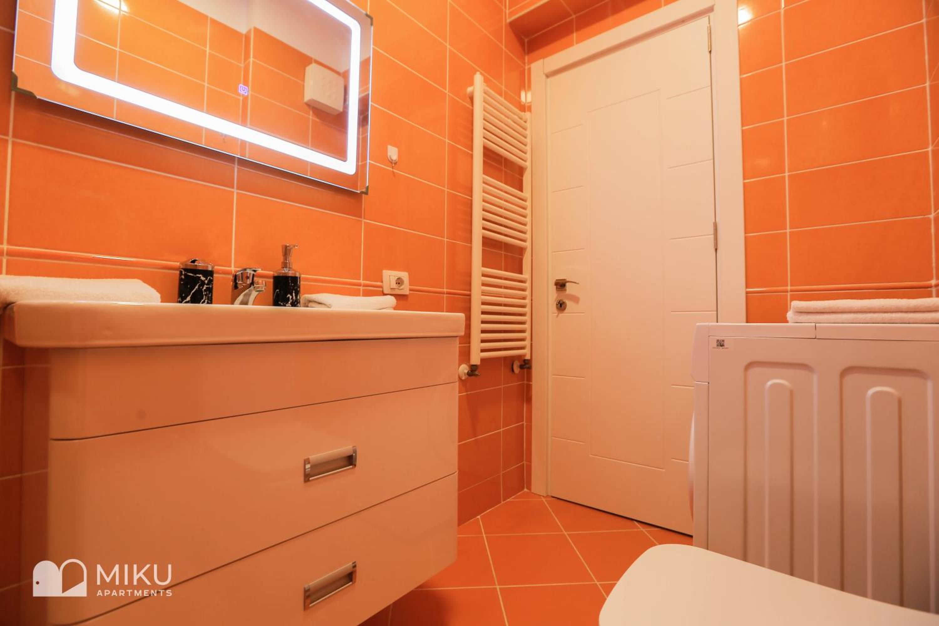 Miku Apartment - Perfect 1Bedroom At Komuna e Parisit