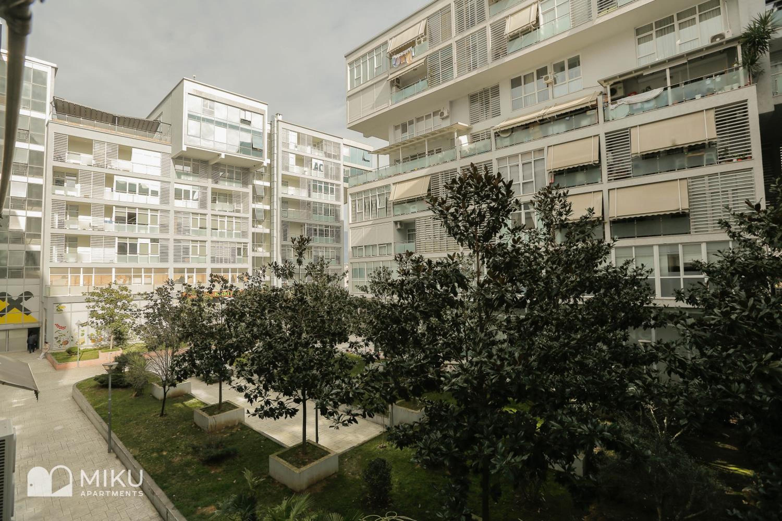 Miku Apartment - Perfect 1Bedroom At Komuna e Parisit