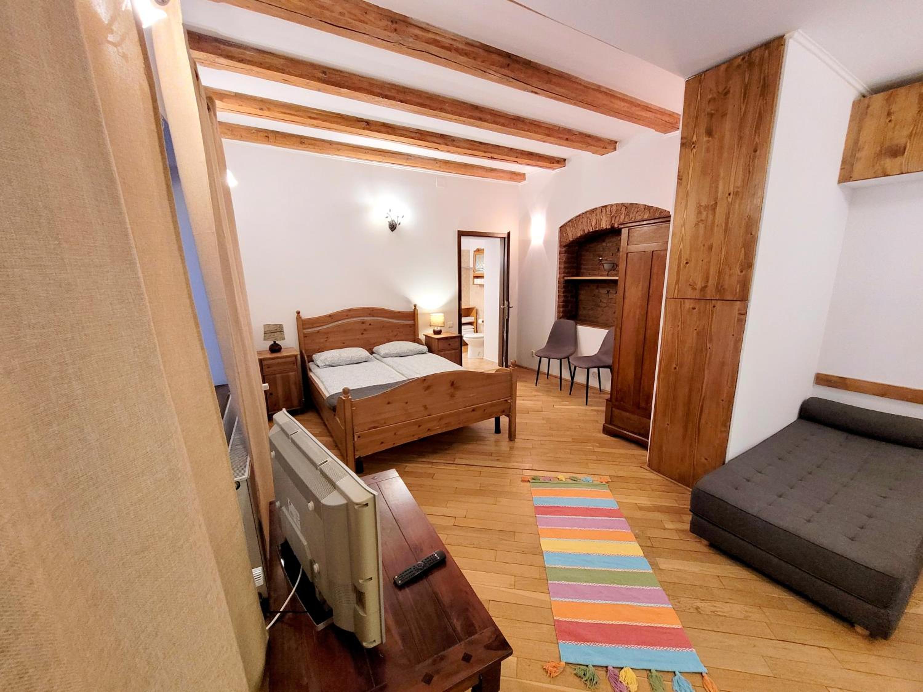 Main Square Apartments & More