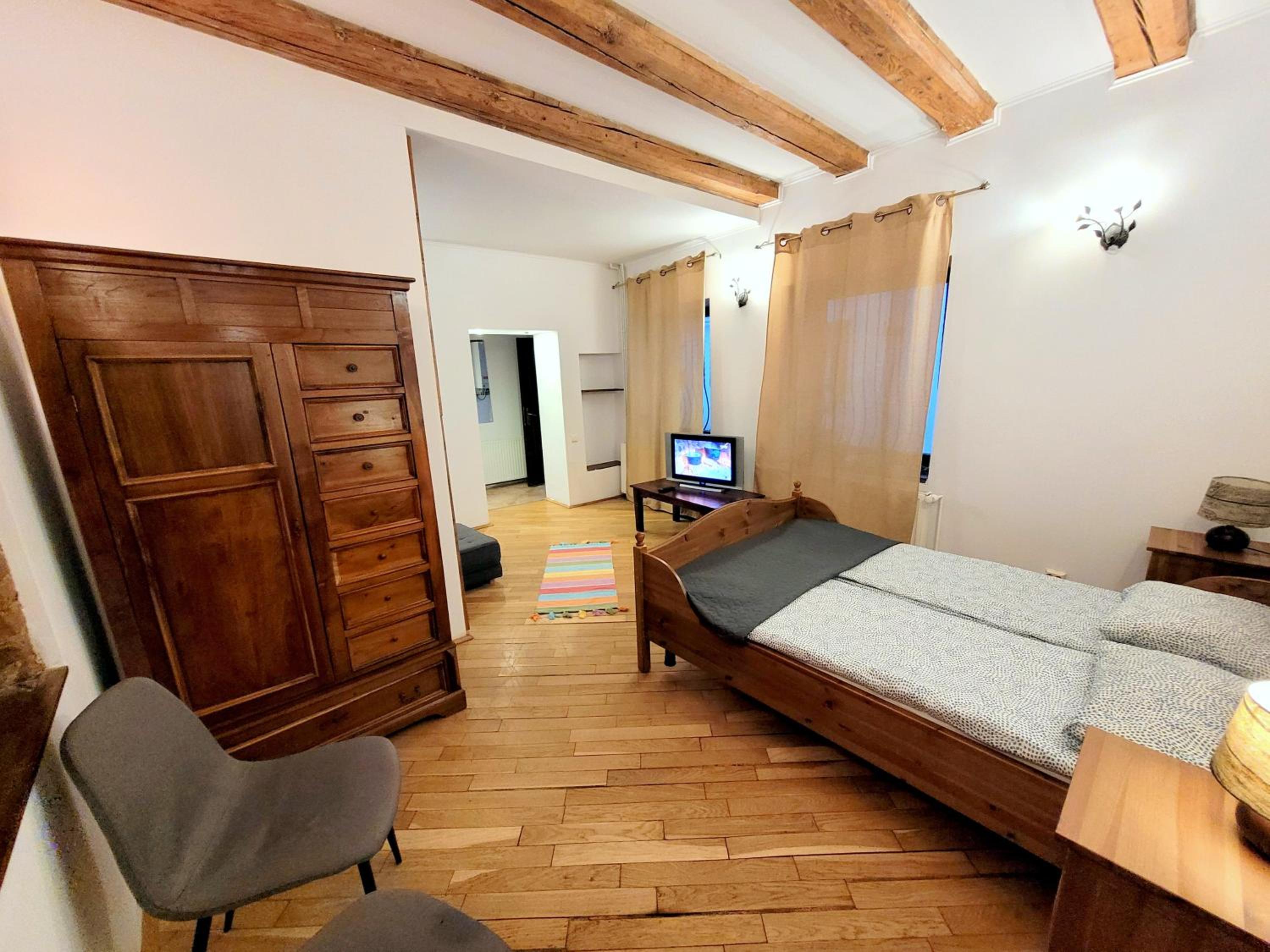 Main Square Apartments & More