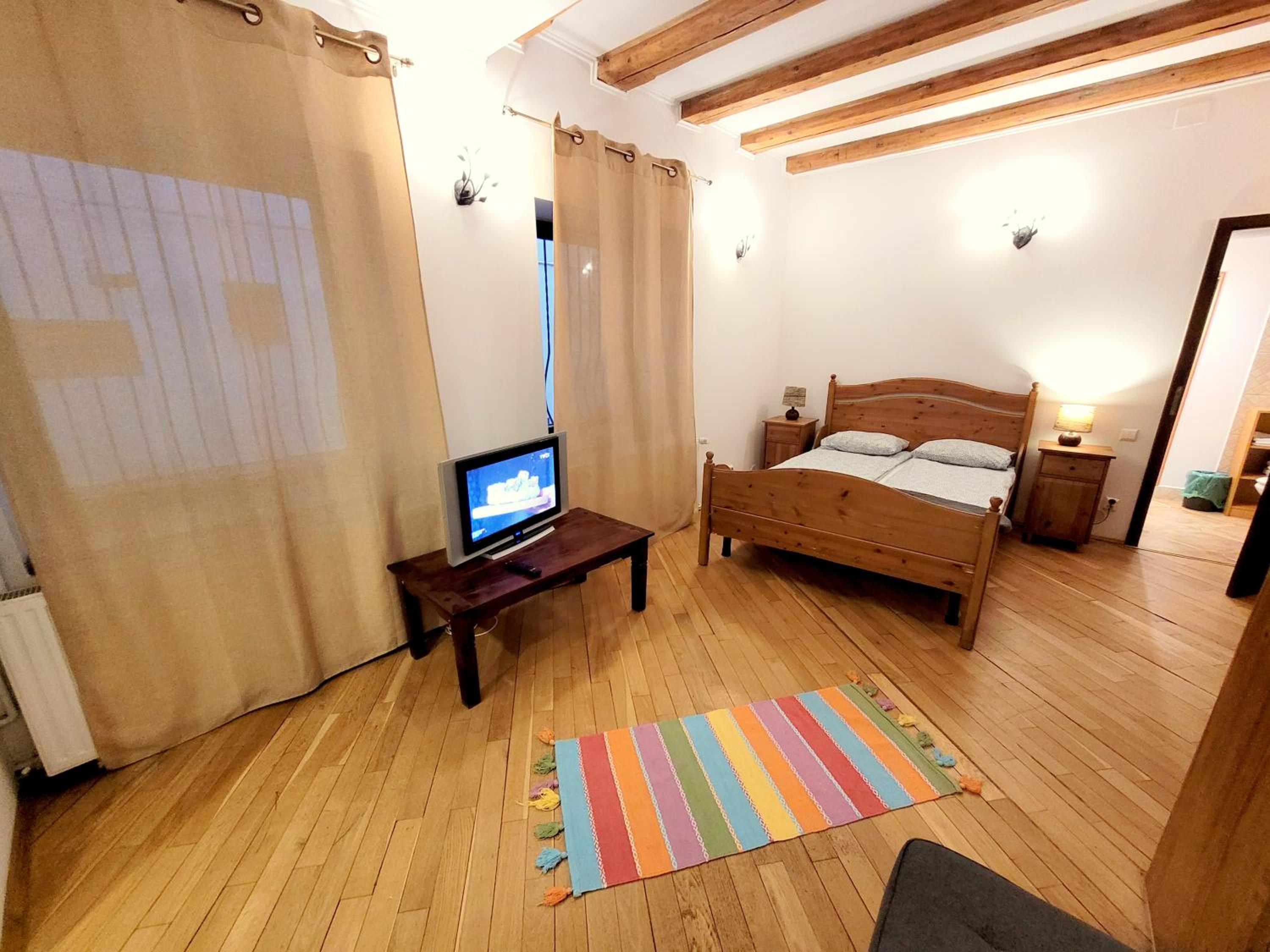 Main Square Apartments & More