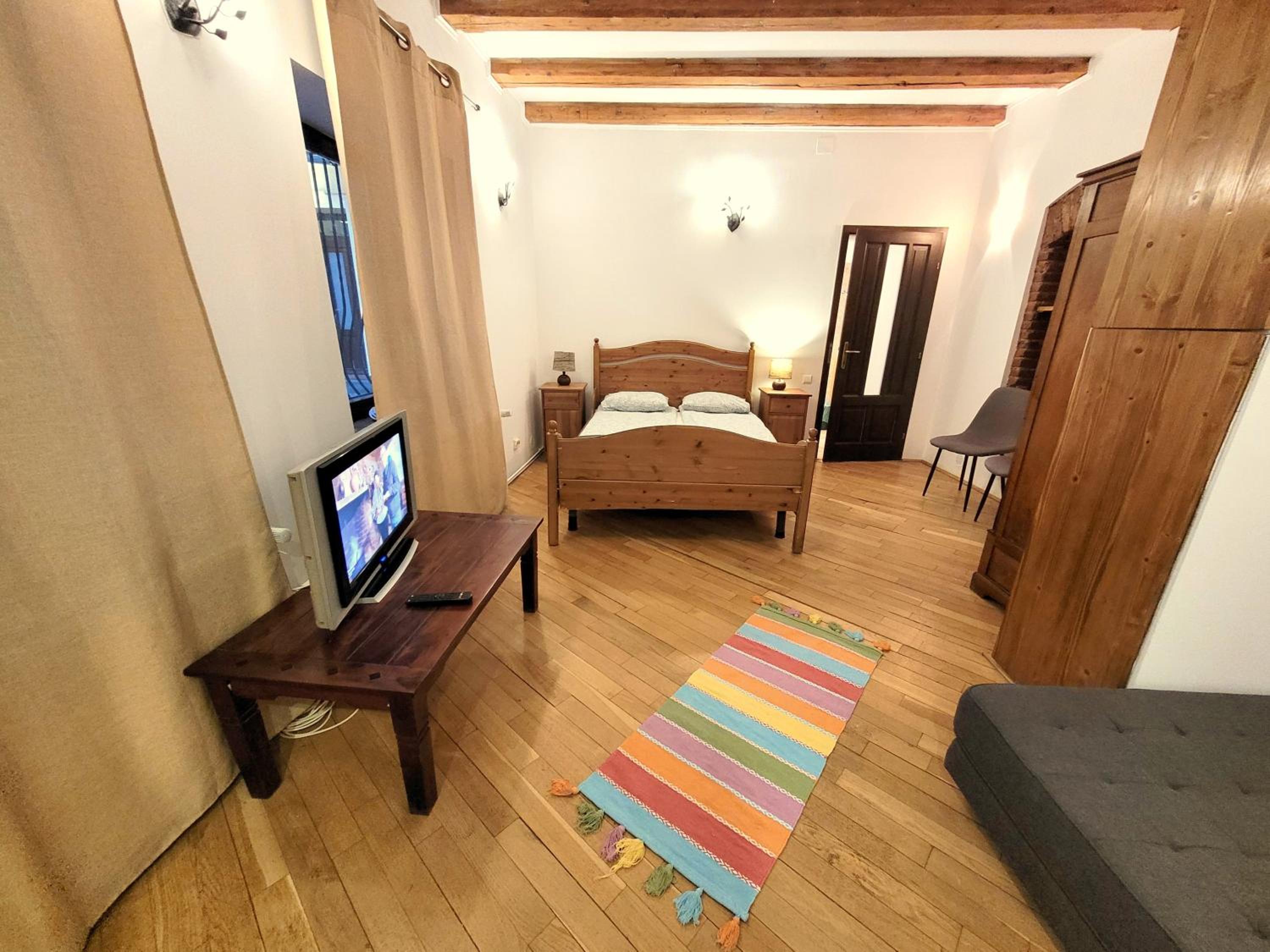 Main Square Apartments & More