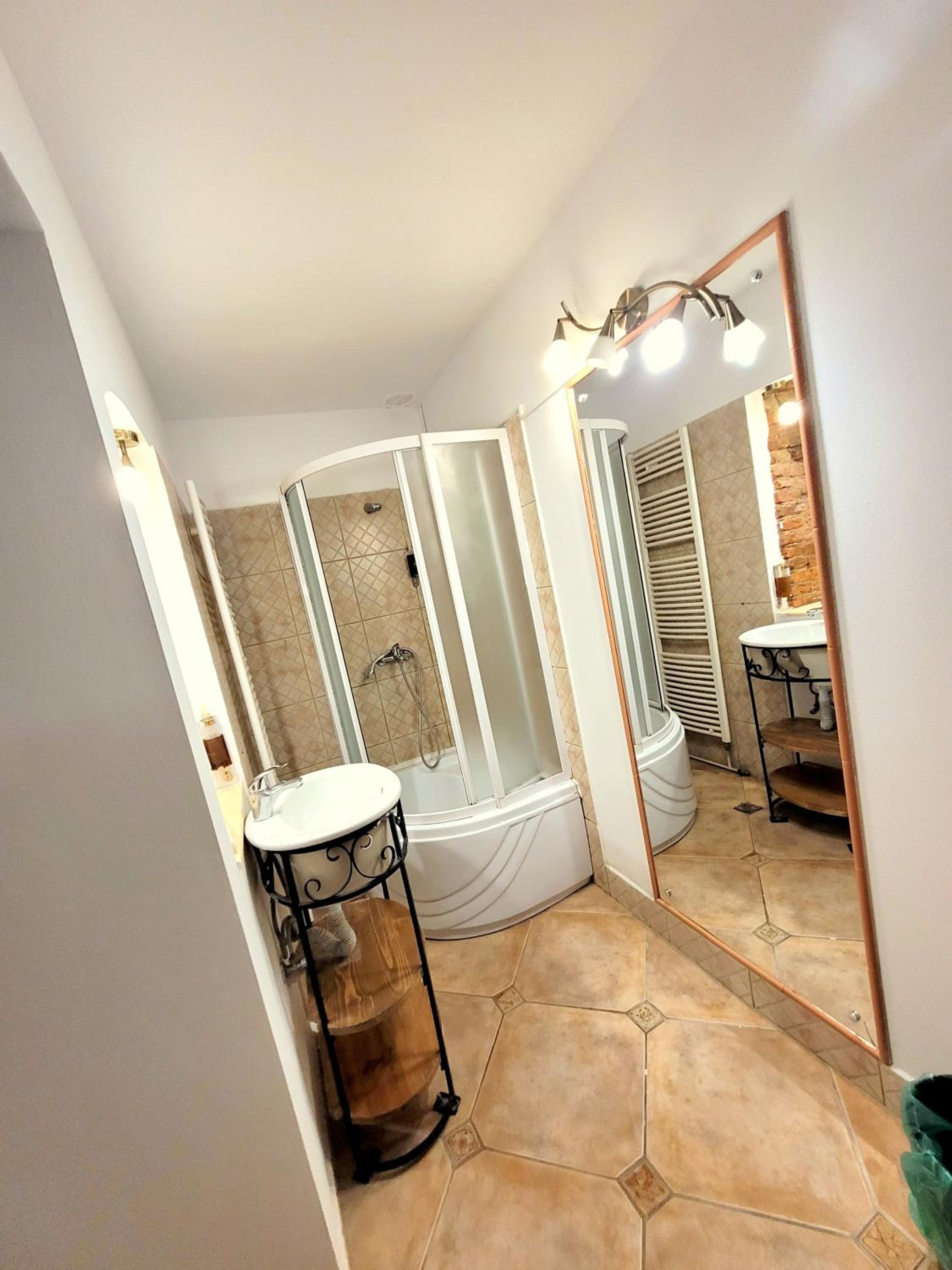 Main Square Apartments & More
