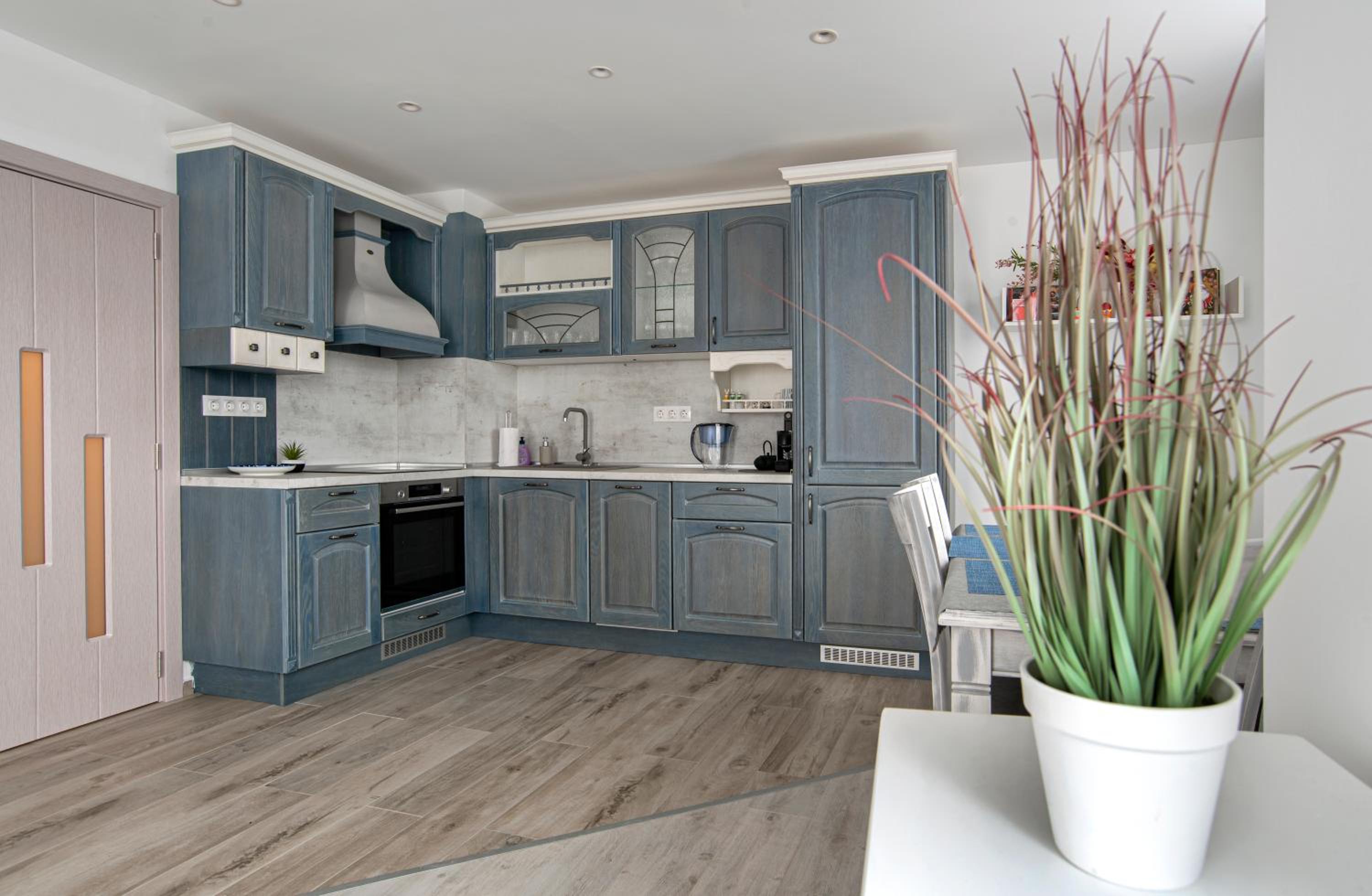 Sunny & Stylish Brand new 2bdr Apartment + Parking view 3