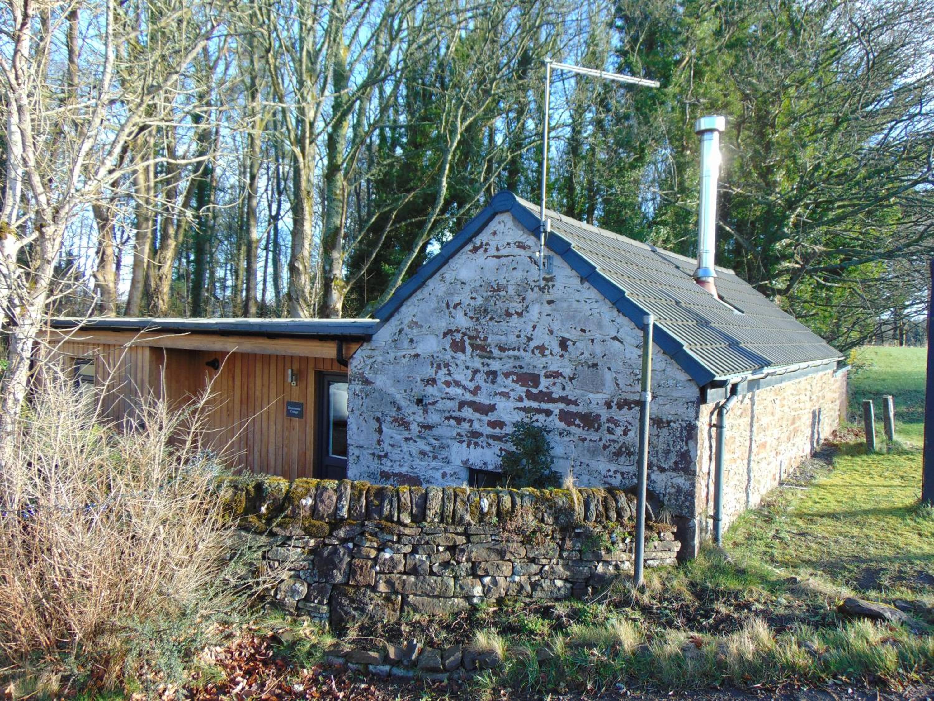 Dreamwood Cottage, Loch Lomond, Luxury Apartment. view 2