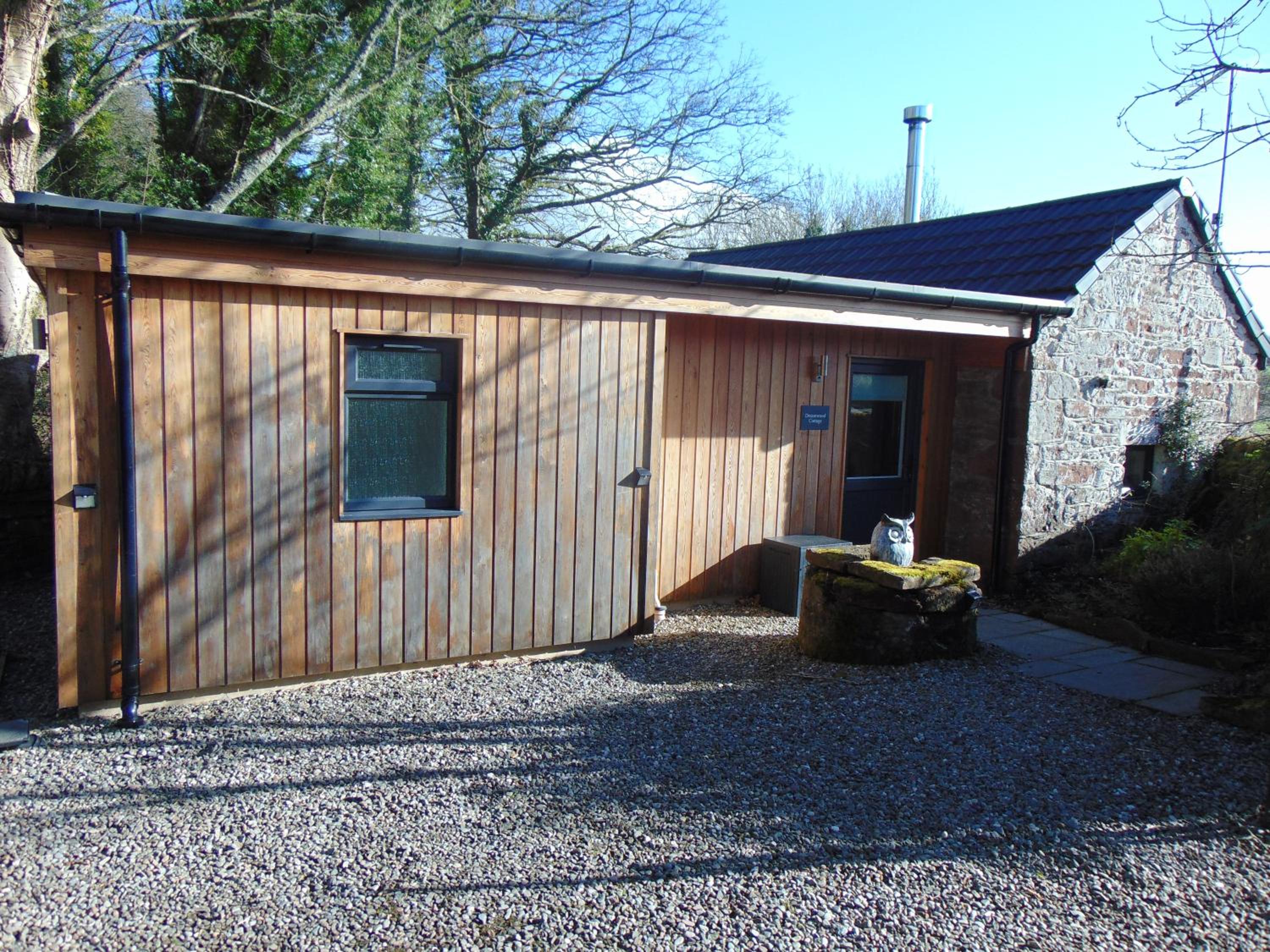 Dreamwood Cottage, Loch Lomond, Luxury Apartment. view 3