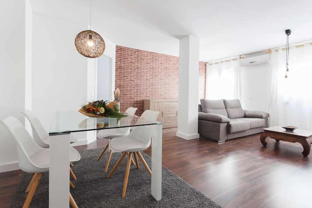 Girona Vacations - Apartamento para 4 con terraza en el centro - Property Image 1