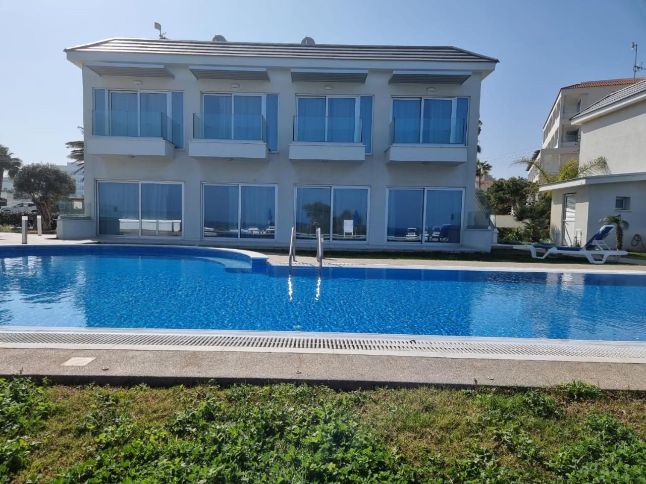 Ocean Suites Luxury Apartments view 4