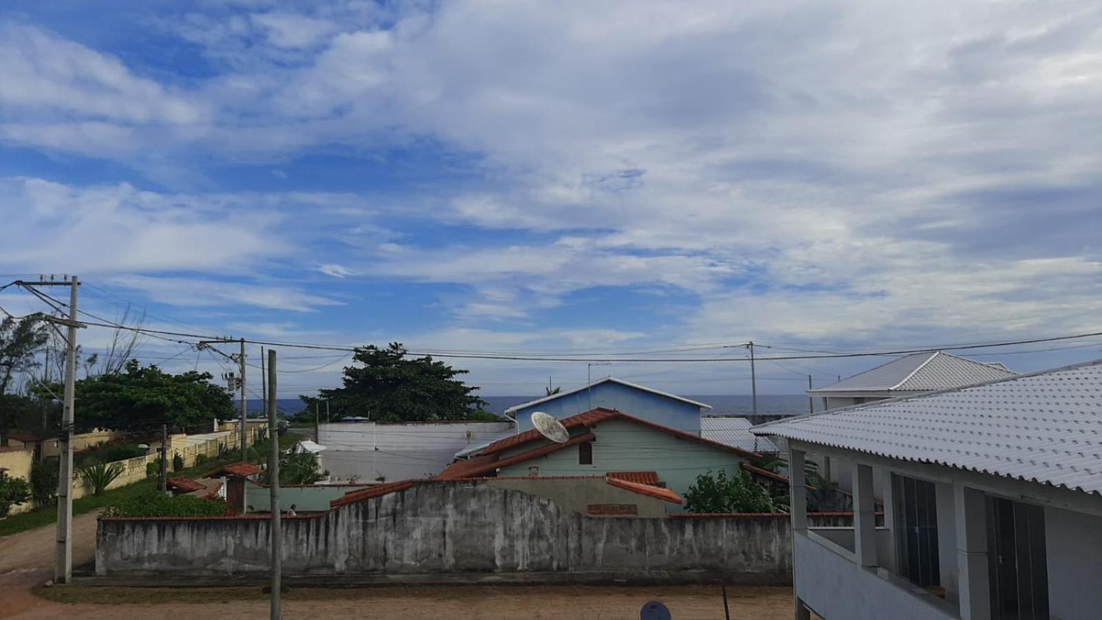 3º andar independente - Casa a 50m da praia com vista lateral para o mar