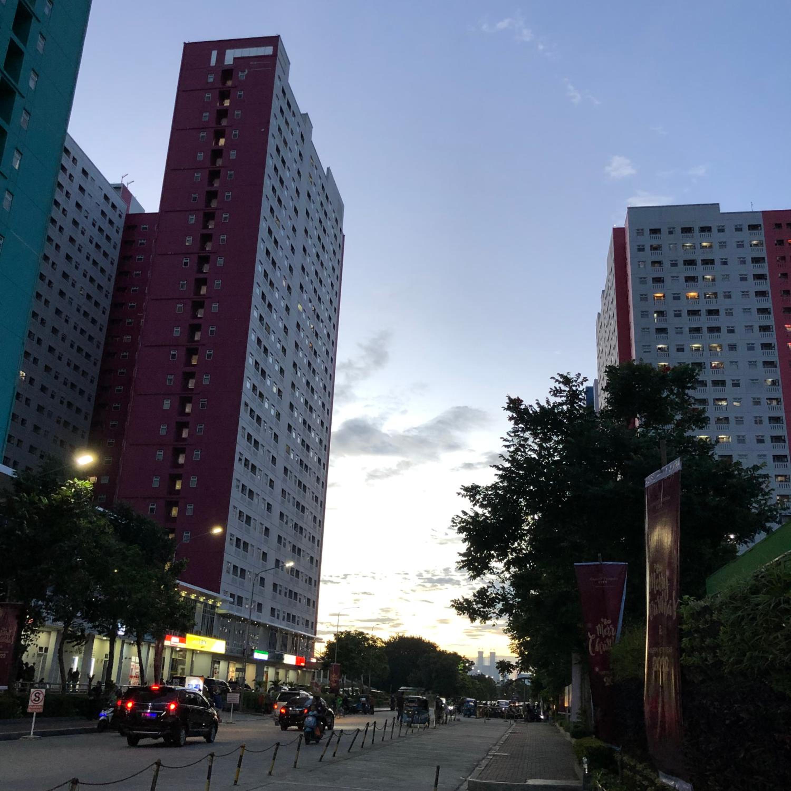 Compact and Comfy 2BR Green Pramuka City view 5