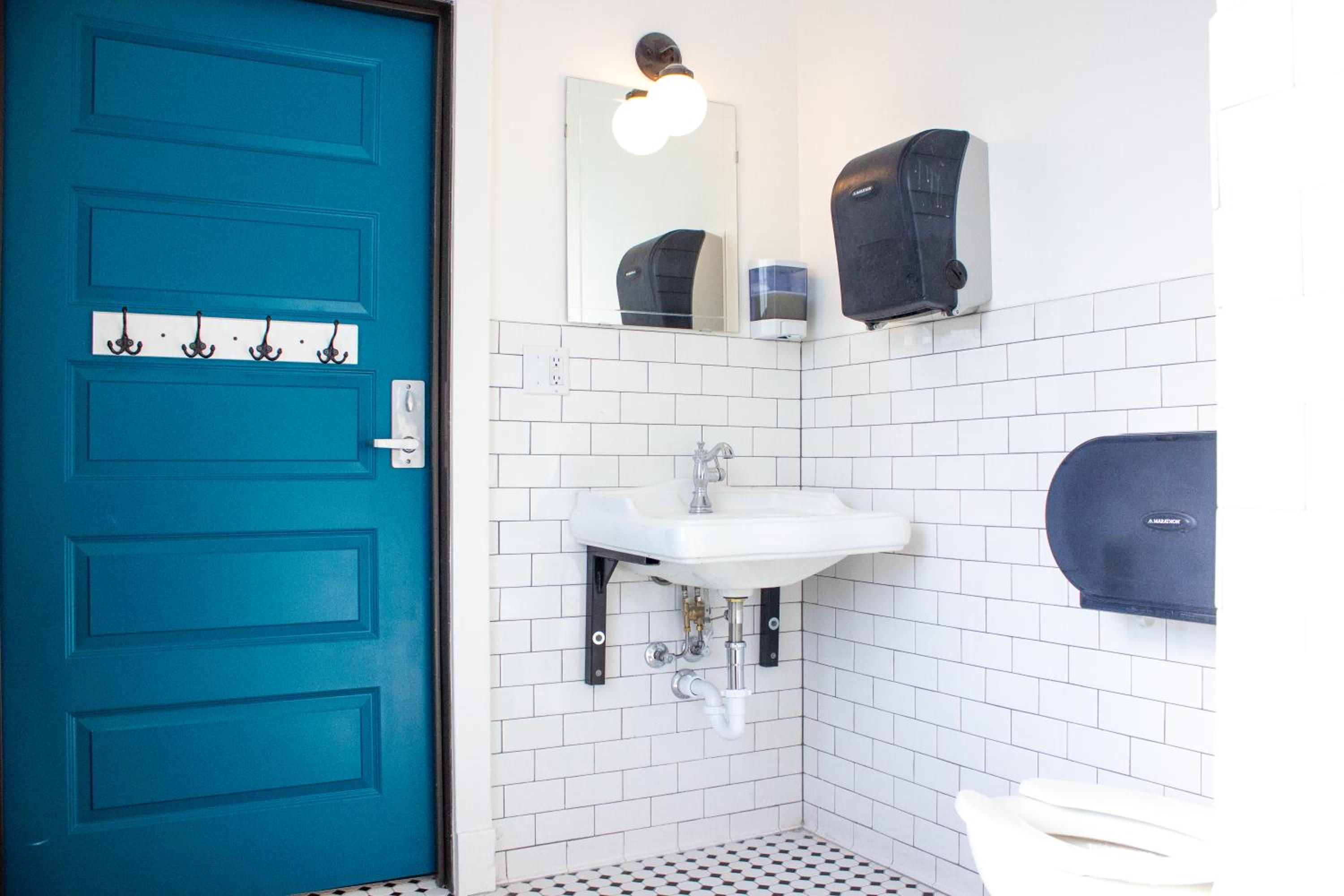 11th Avenue Hostel