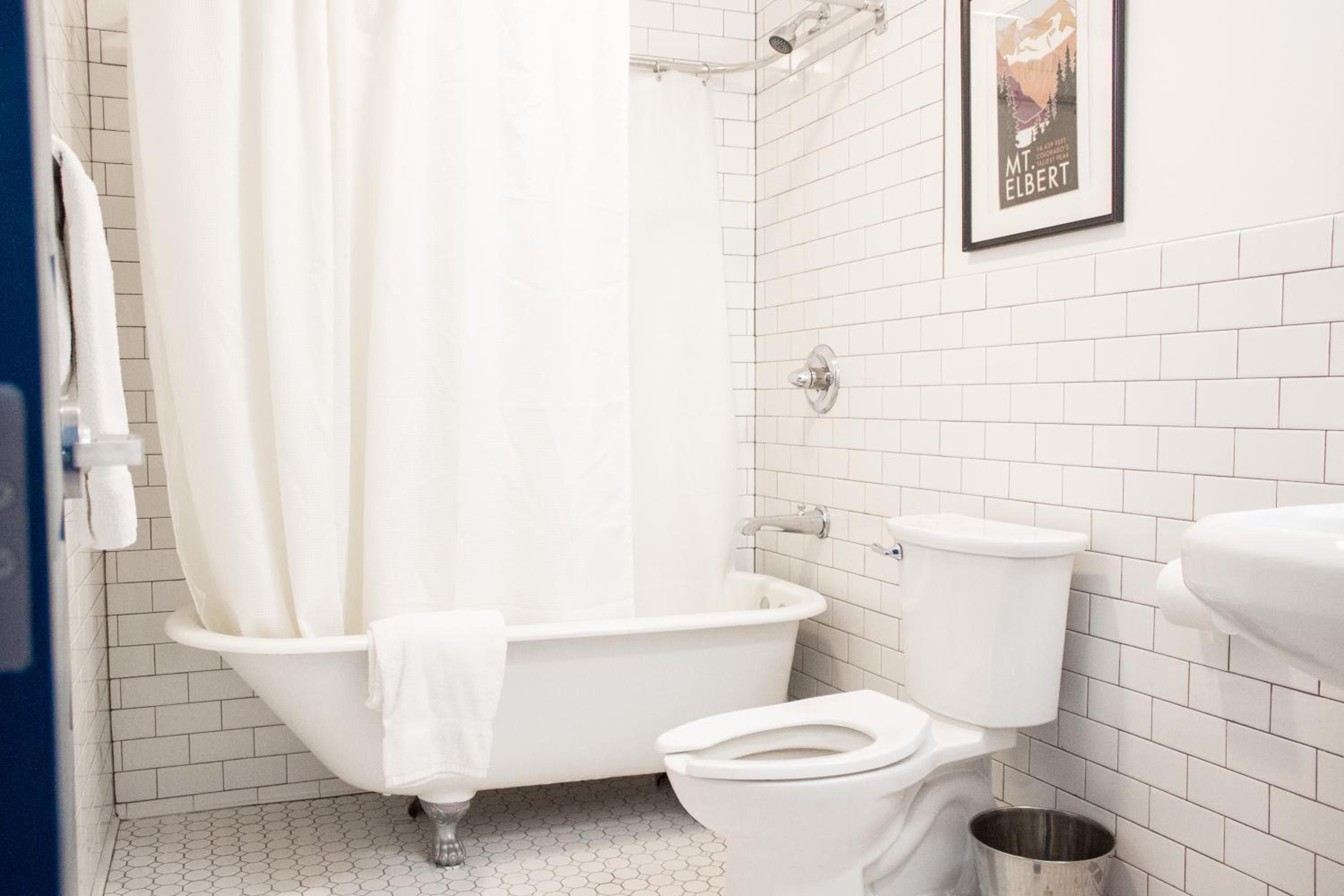 11th Avenue Hostel