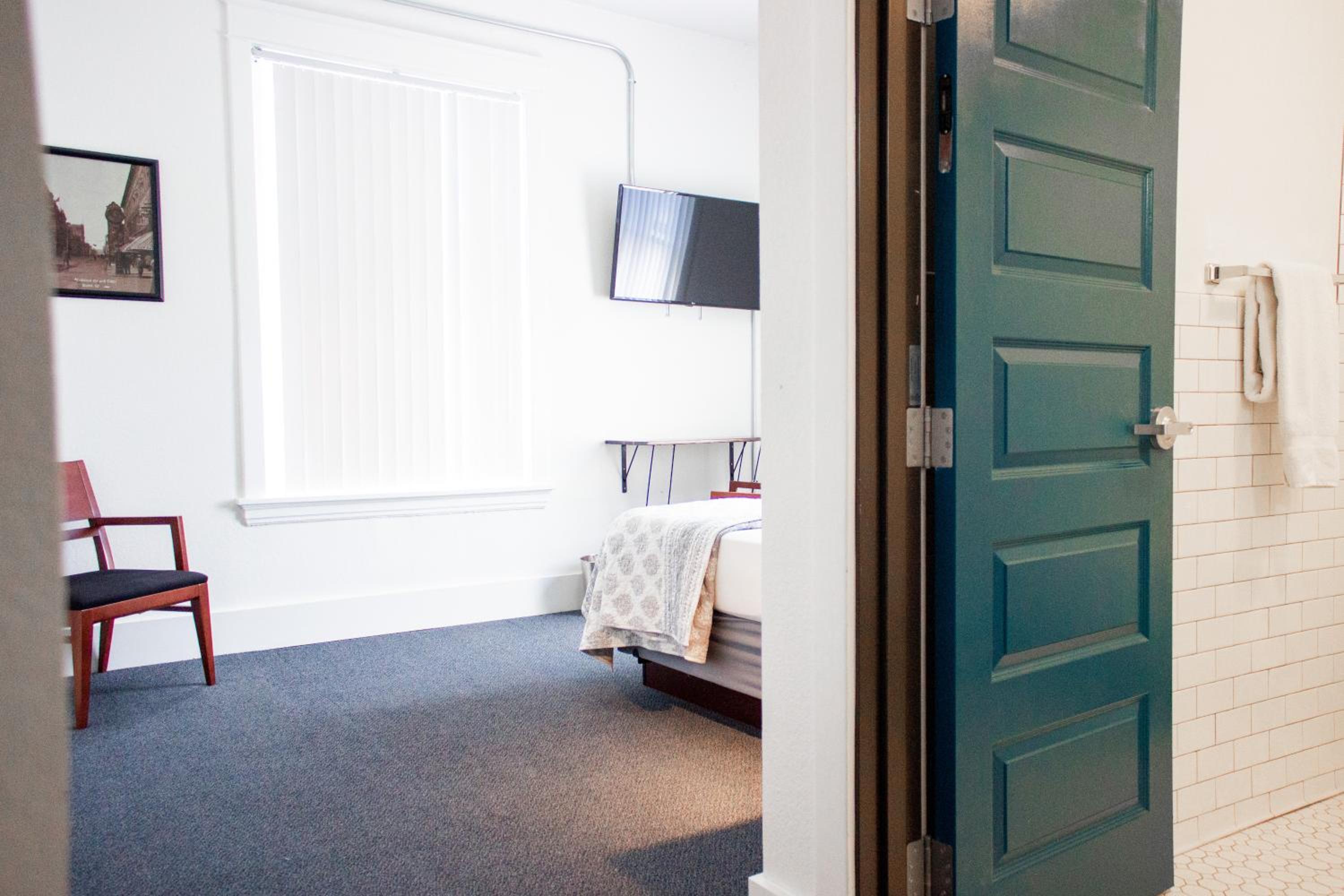 11th Avenue Hostel