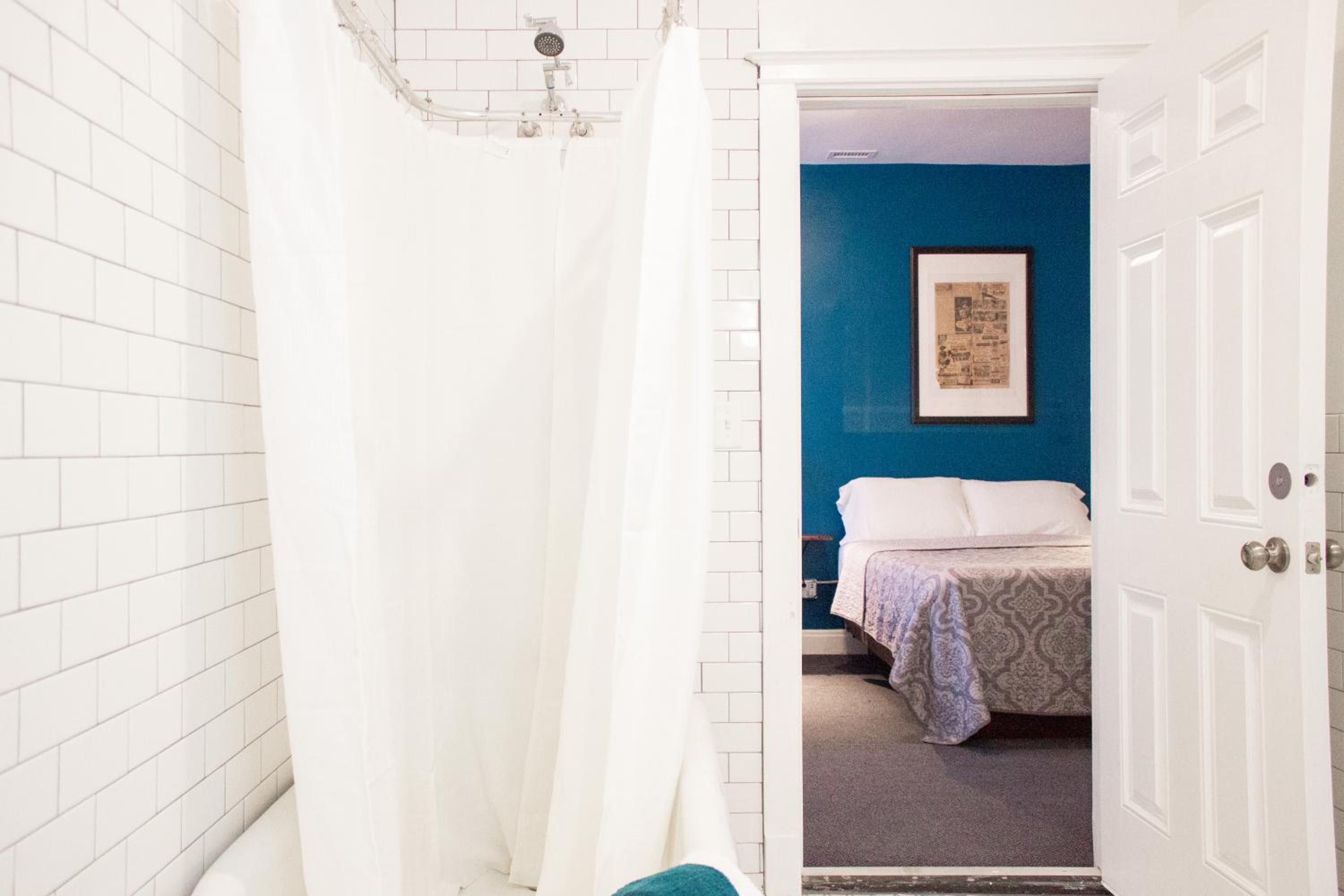 11th Avenue Hostel