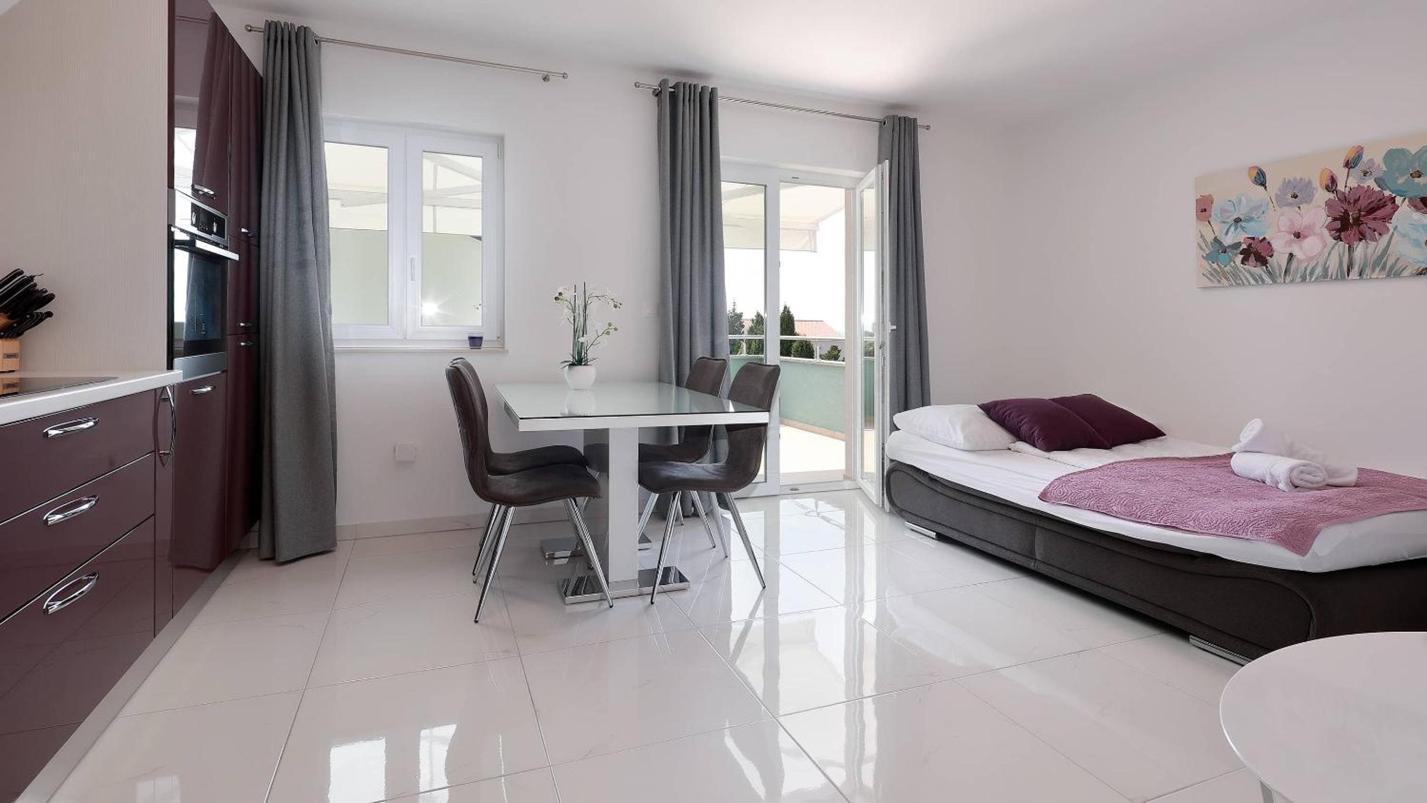 Photo 100