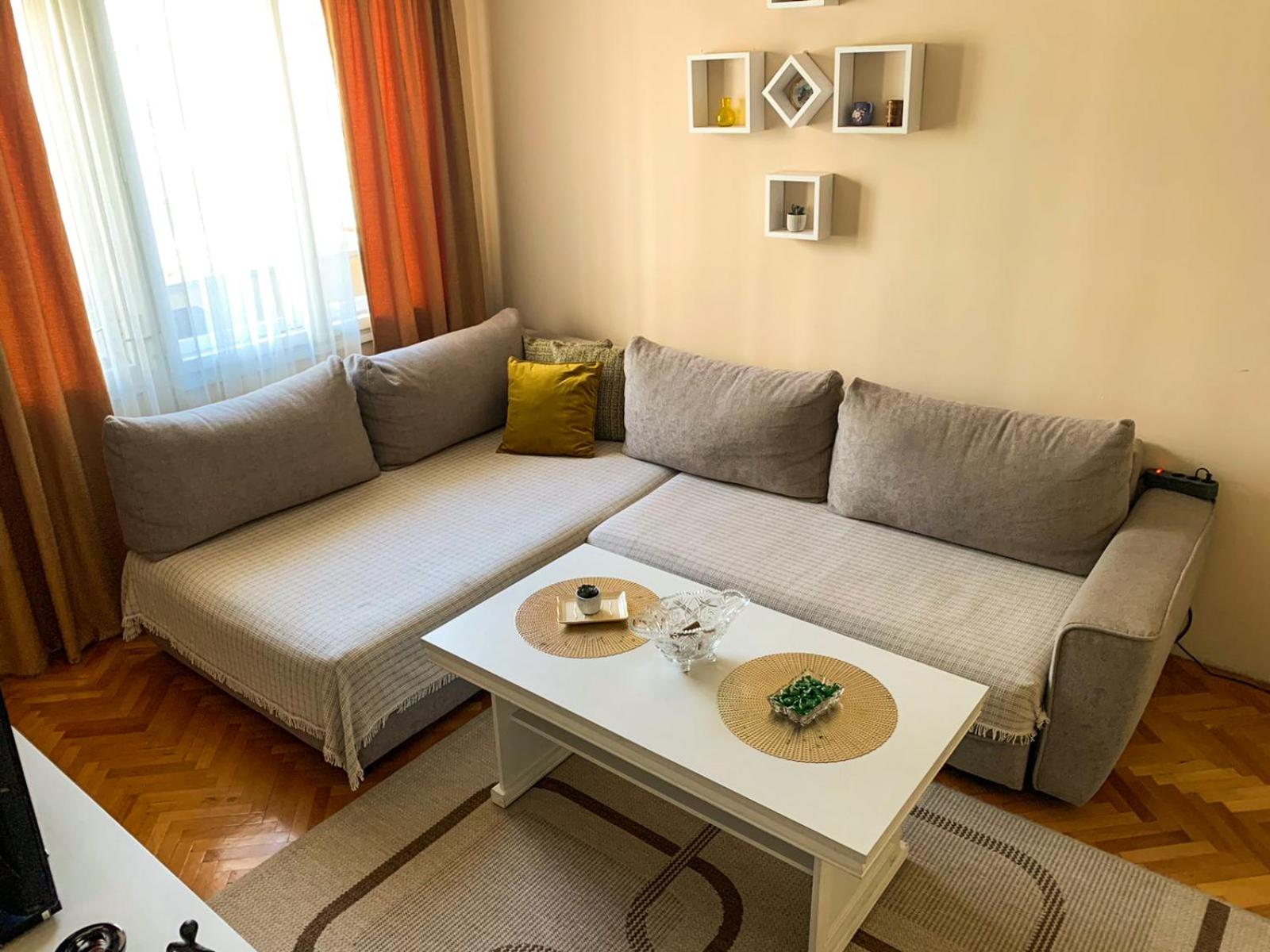 Cute, spacious apt in the heart of the old town view 4