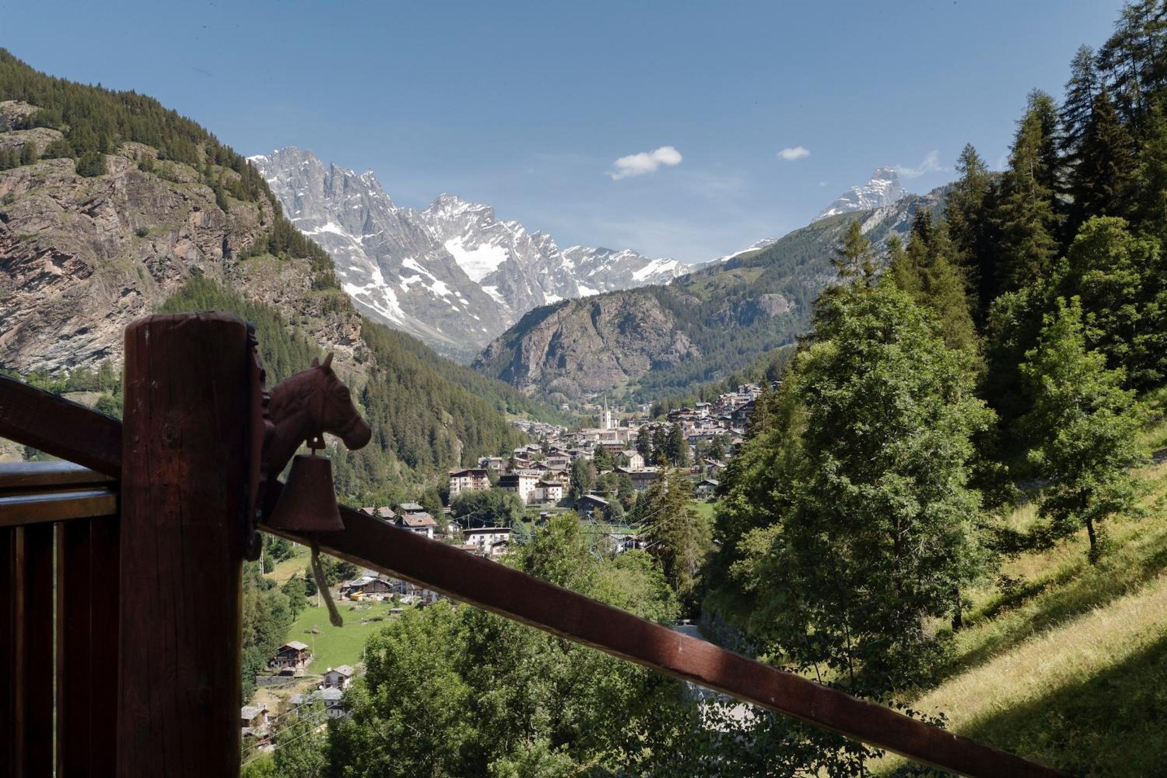 HelloChalet - Chalet da MiRo - Sunny terraces with stunning Matterhorn views, reachable on foot only view 3