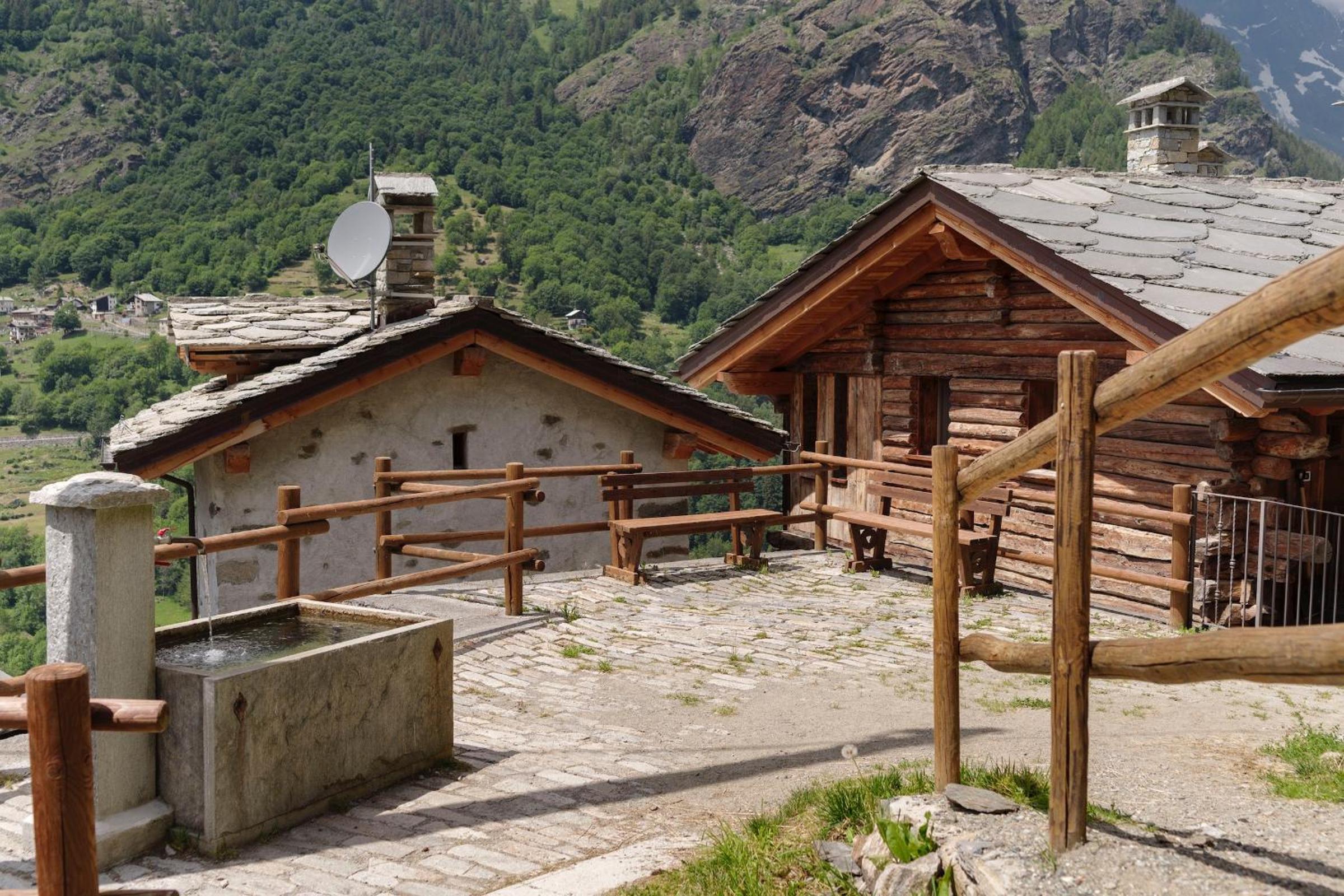 HelloChalet - Chalet da MiRo - Sunny terraces with stunning Matterhorn views, reachable on foot only view 5
