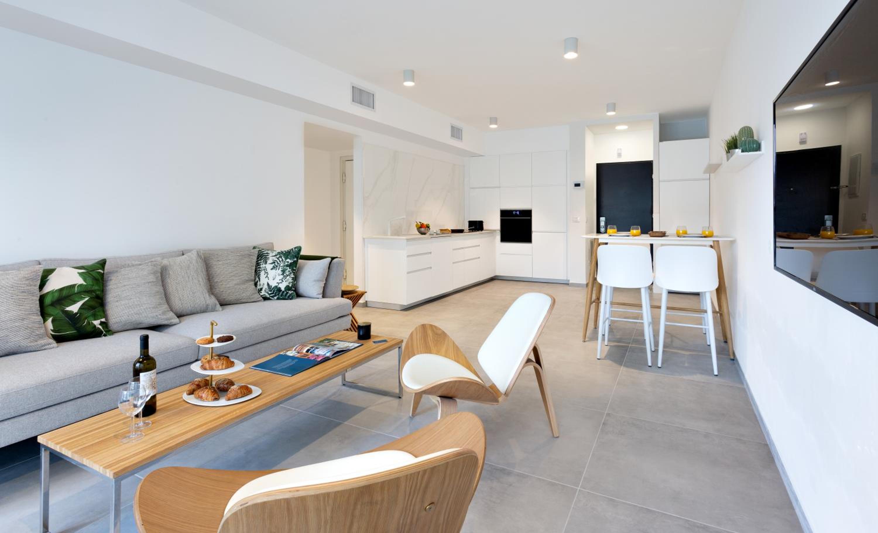 Modern 2BR Apartment in Rothschild Boulevard by HolyGuest view 2
