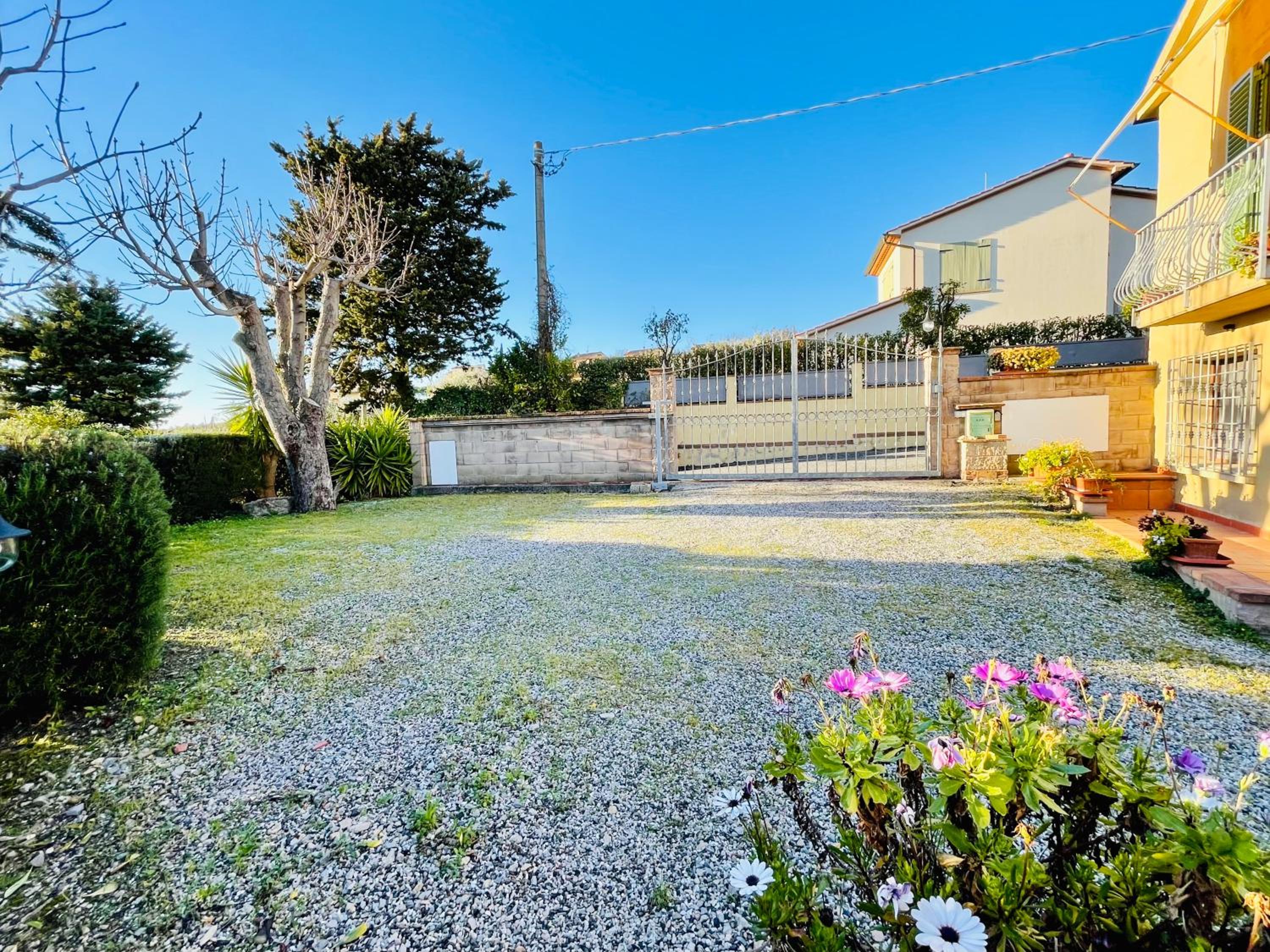 Casetta Luna e Sole Giardino privato e vista Toscana view 5