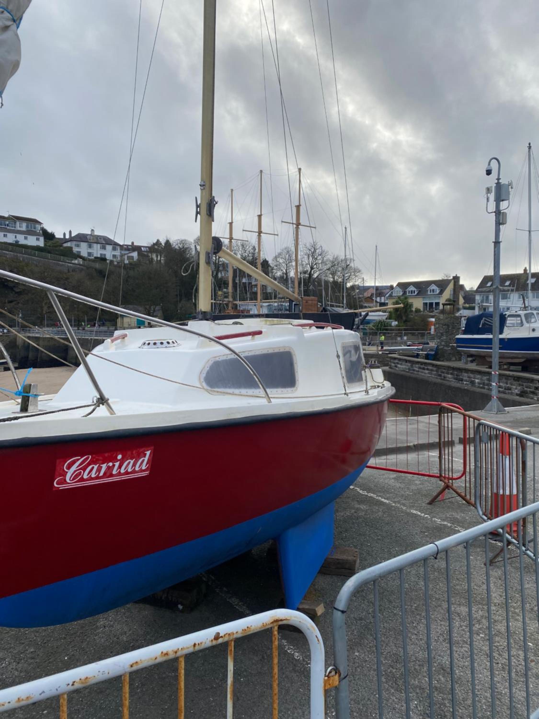 Sunflower Apartment, recently renovated stylish dog-friendly two bedroom apartment near Tenby with outdoor space view 5